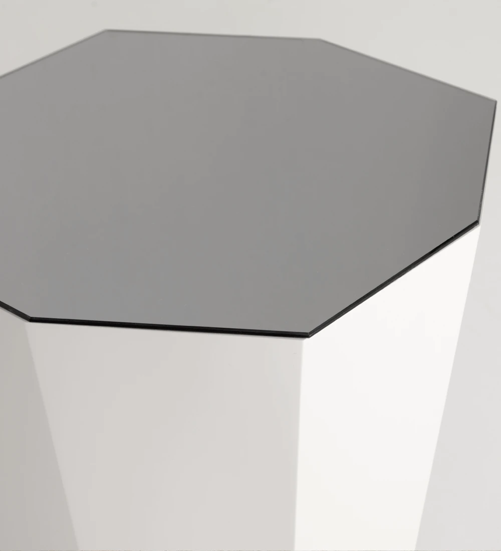 Side table with mirror top and pearl lacquered structure.
