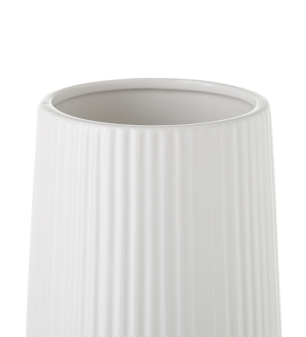 Jarrón de cerámica en blanco