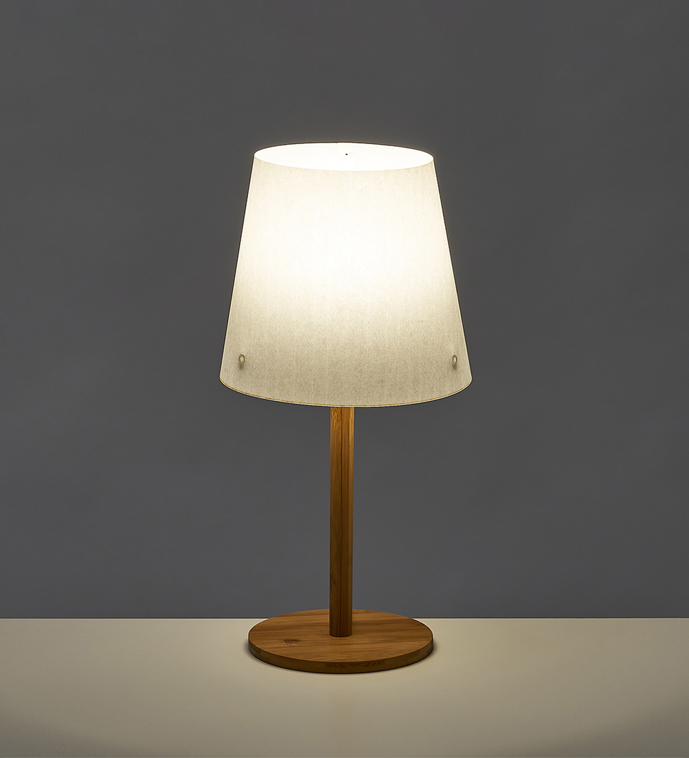 Lámpara de mesa de bambú 