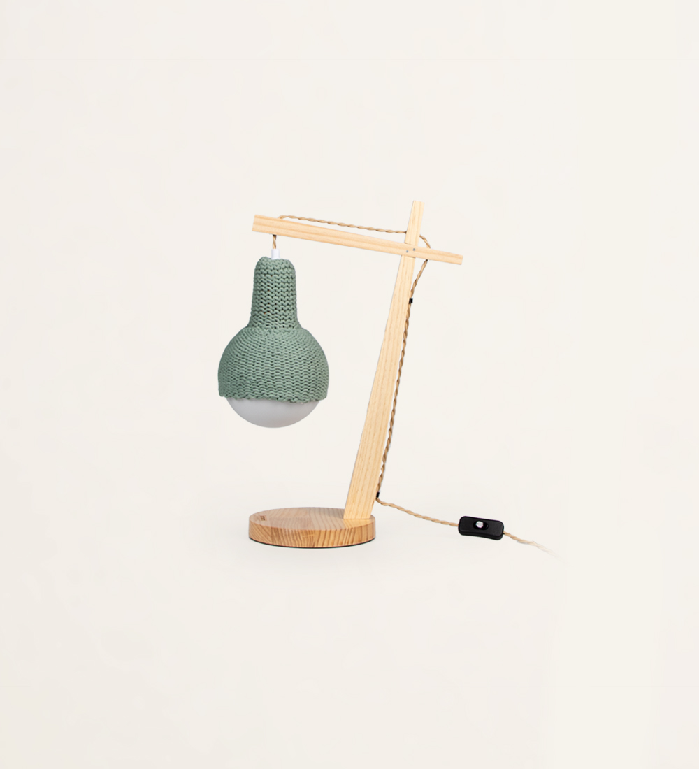 Lámpara de mesa de madera 