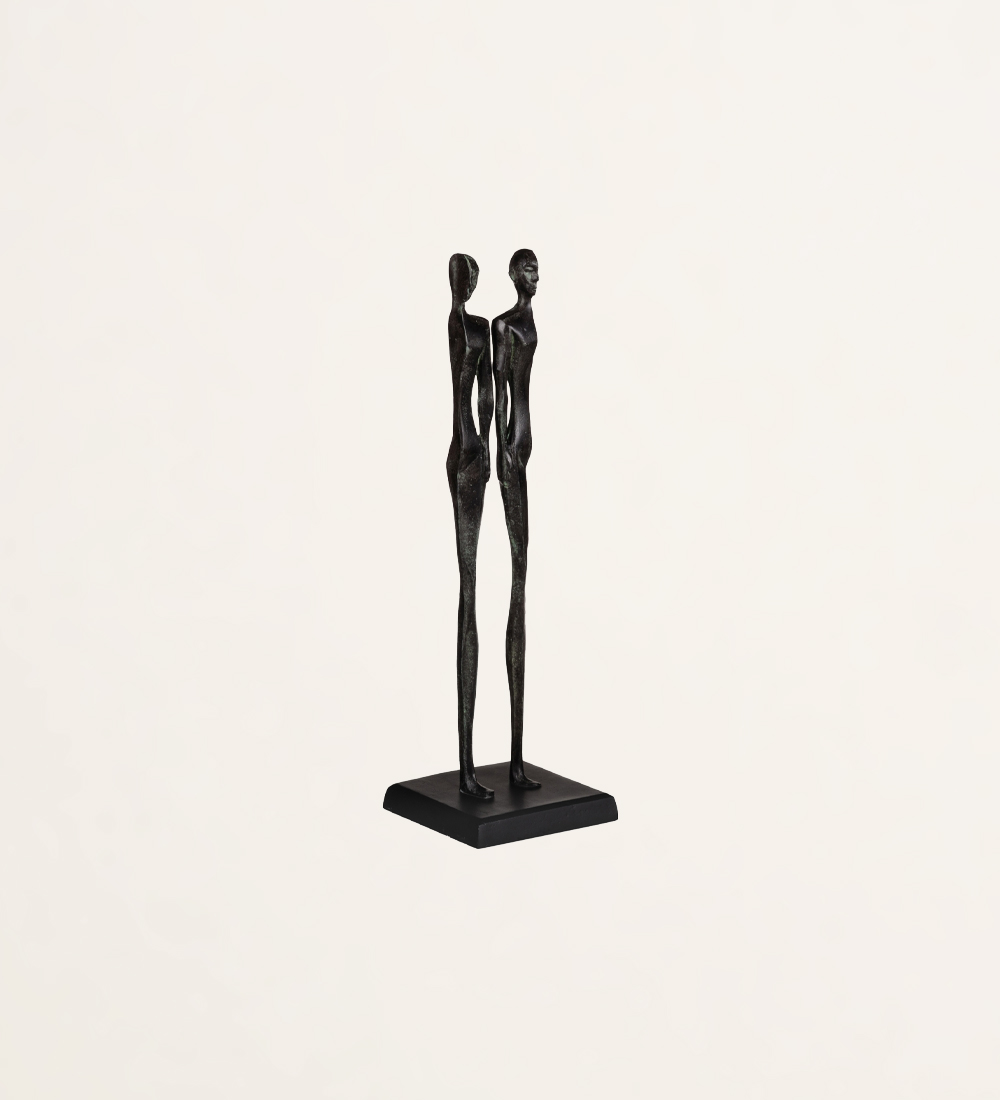 Escultura silhueta em alumínio negro