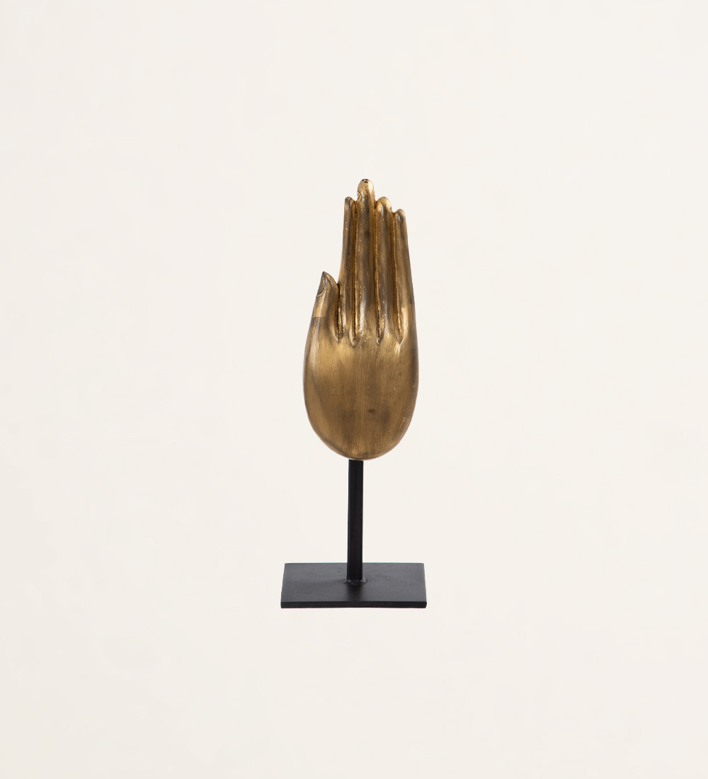 Escultura de mano en dorado