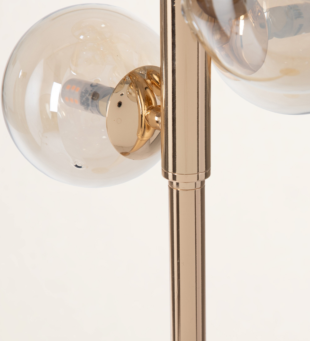 Lámpara de suelo en metal dorado y cristal