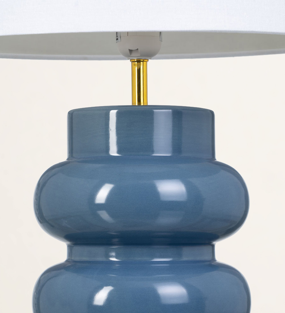Lámpara de mesa de cerámica azul con pantalla