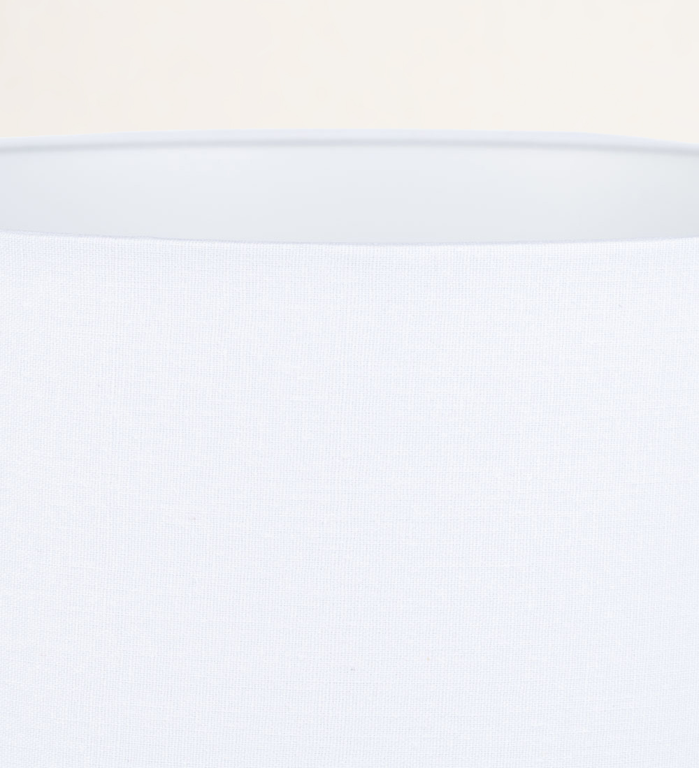 Lámpara de mesa de cerámica blanca con pantalla