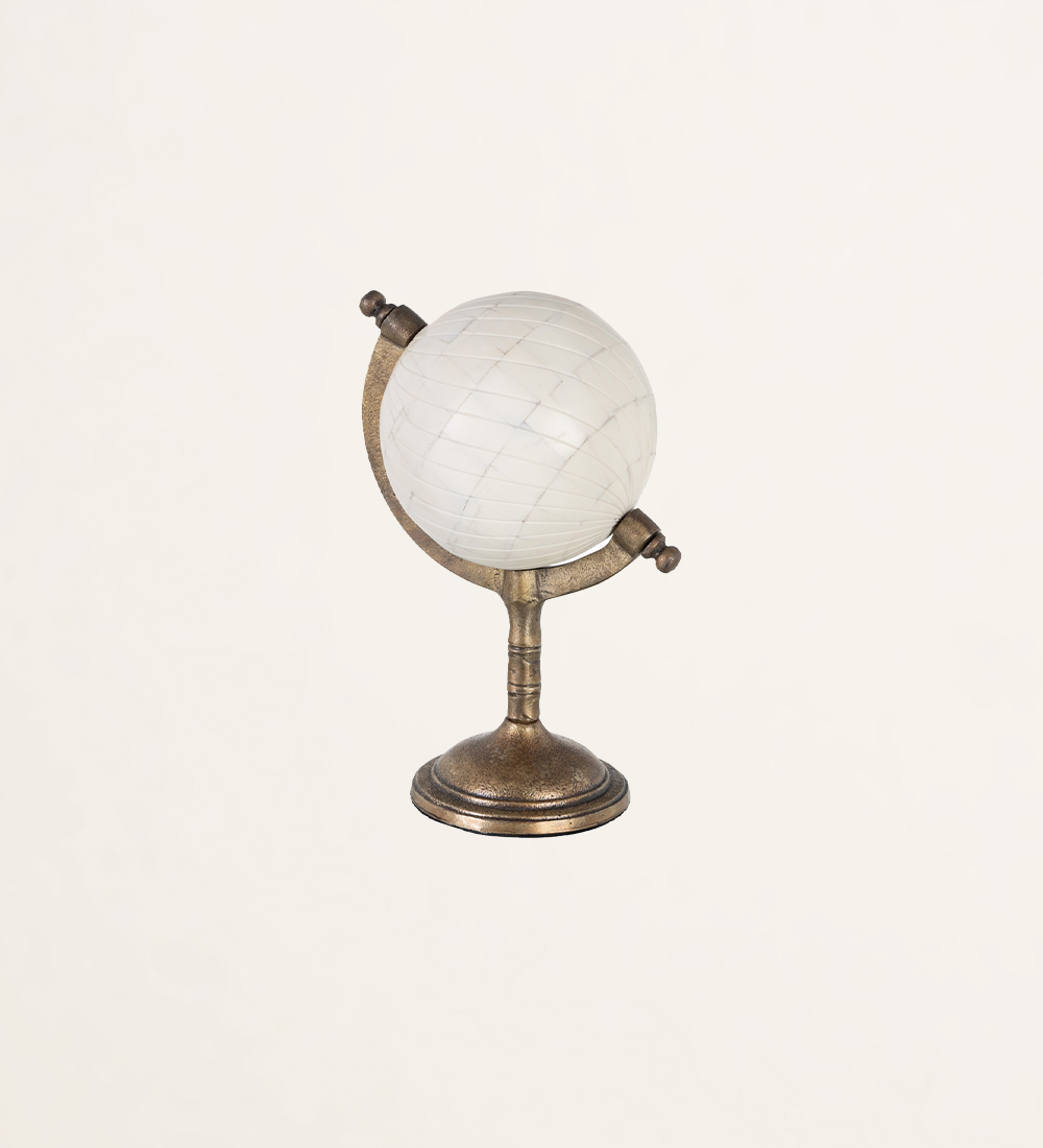 Globe en métal doré