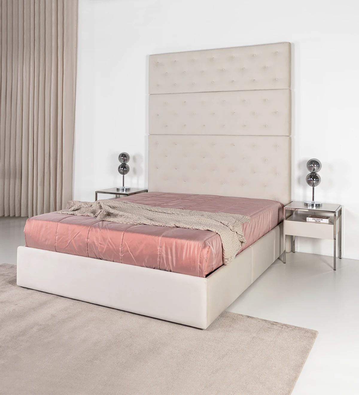 Double sommier upholstered in fabric, with lift-up bed and 2 drawers for storage.