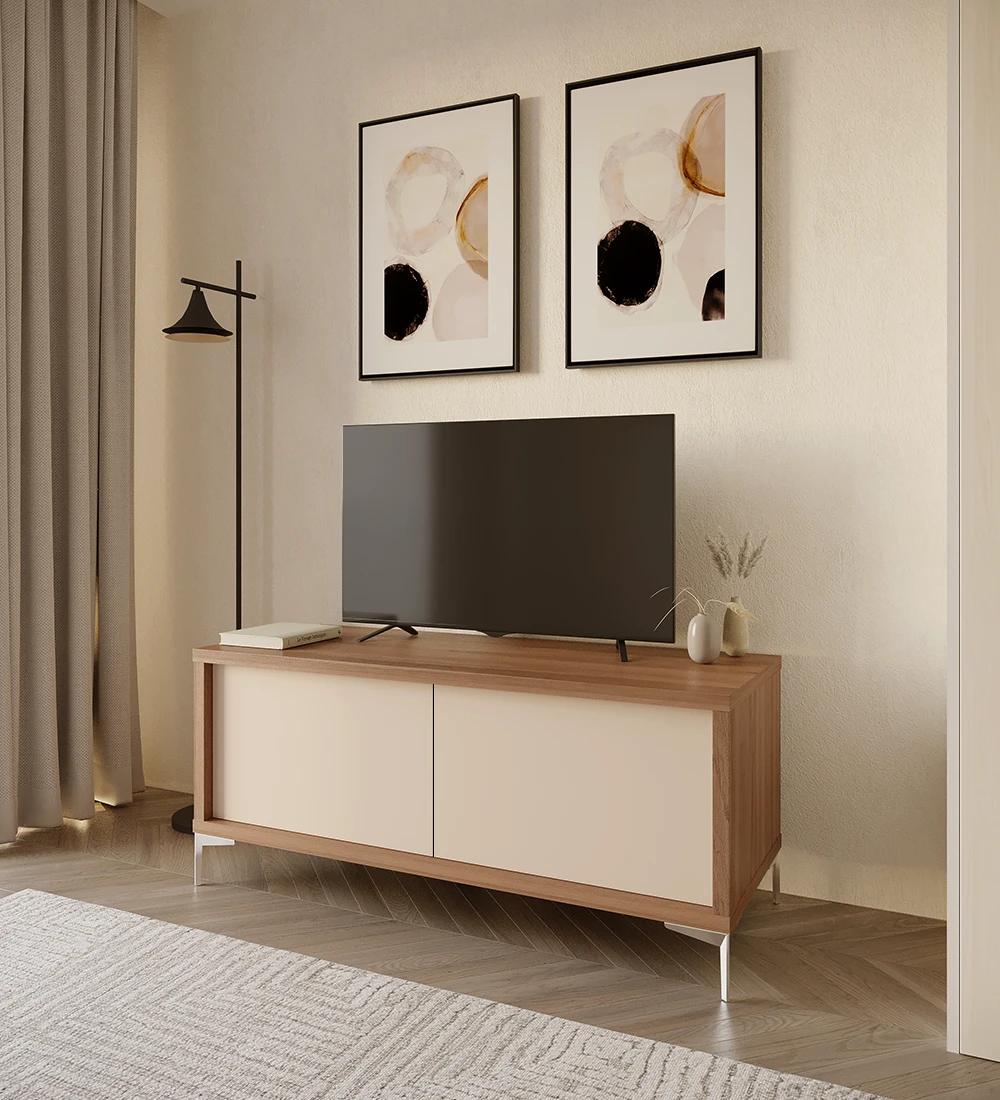 Mueble TV con 2 puertas en perla, estructura de nogal y pies metálicos.