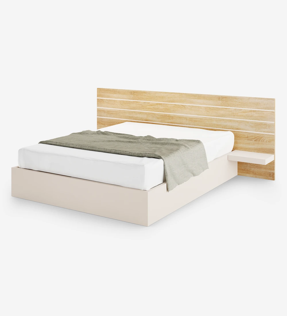 Lit double avec tête de lit en chêne naturel, avec étagères et base en perle, avec rangement via un lit surélevé.