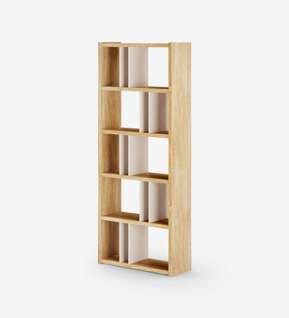 Vertical bookcase in natural oak with inner sides in pearl.