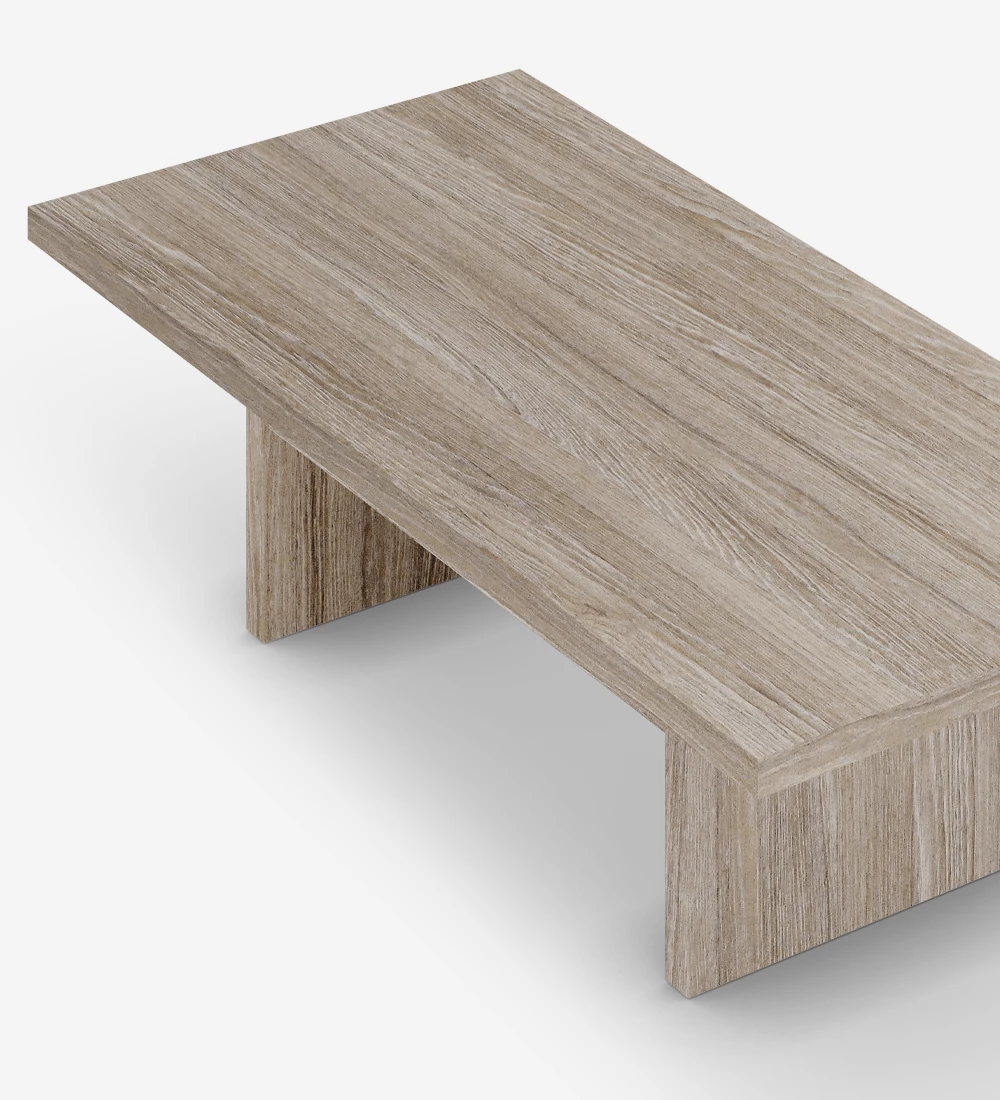 Table basse rectangulaire en chêne decapé.