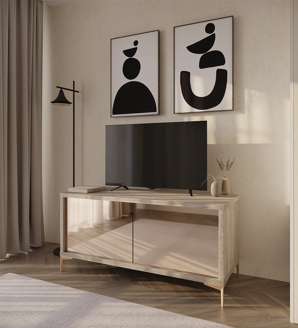 Mueble TV con 2 puertas en espejo rosé, con estructura de roble decapé y pies metálicos dorados.