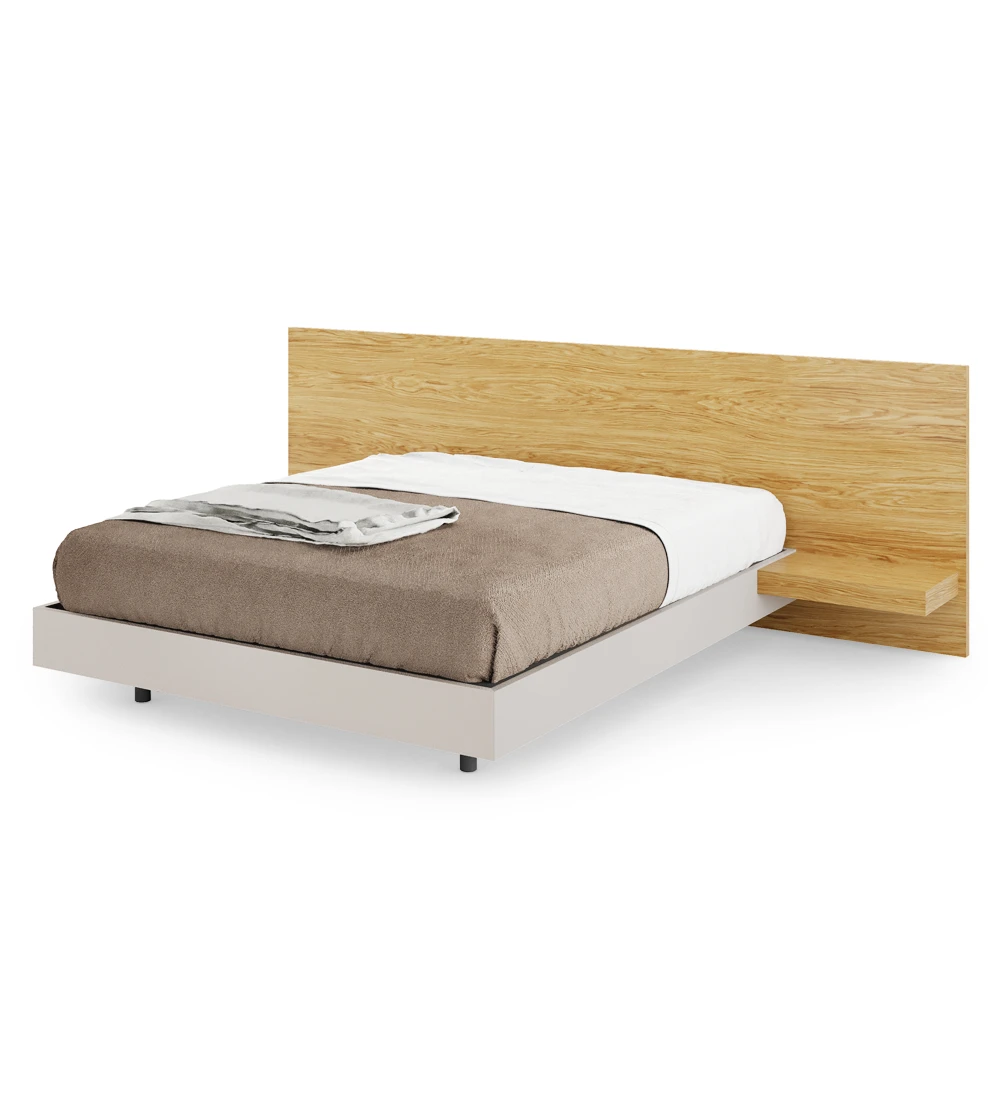 Double bed with headboard and shelves in natural oak, suspended base in pearl.