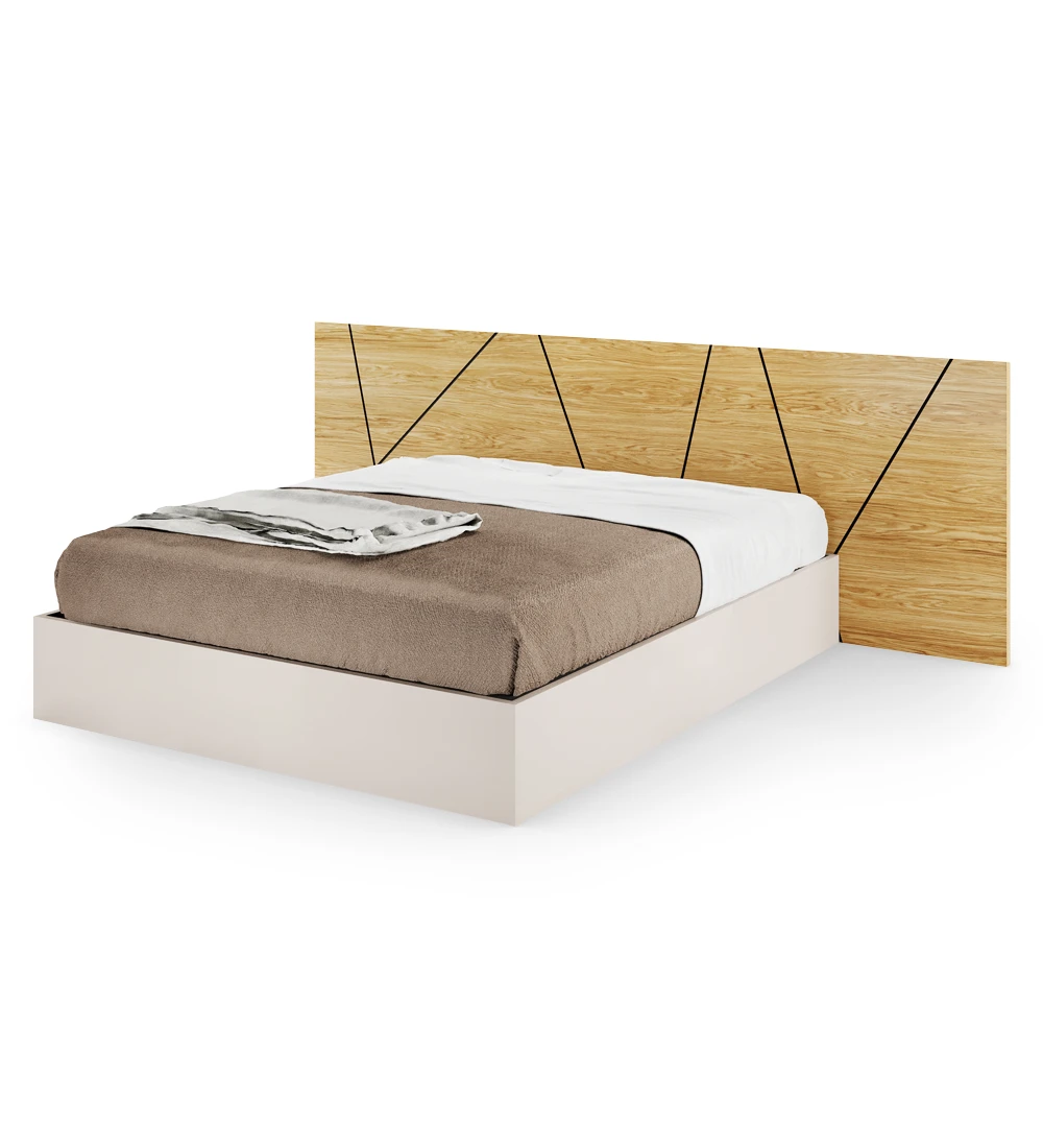Lit double avec tête de lit abstraite en chêne naturel et sommier perlé, avec rangement via un lit surélevé.