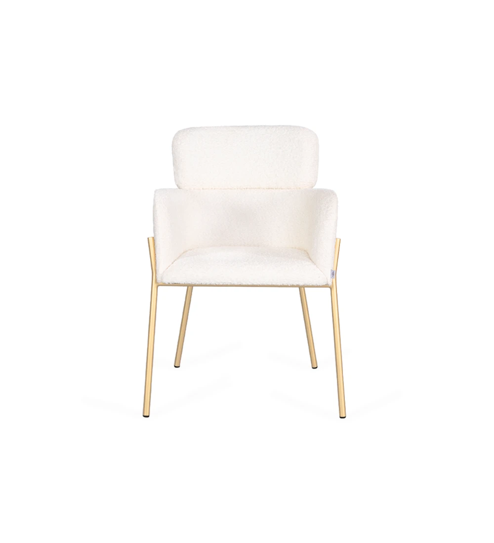 Cadeira com braços estofada a tecido, com estrutura metálica lacada a dourado.