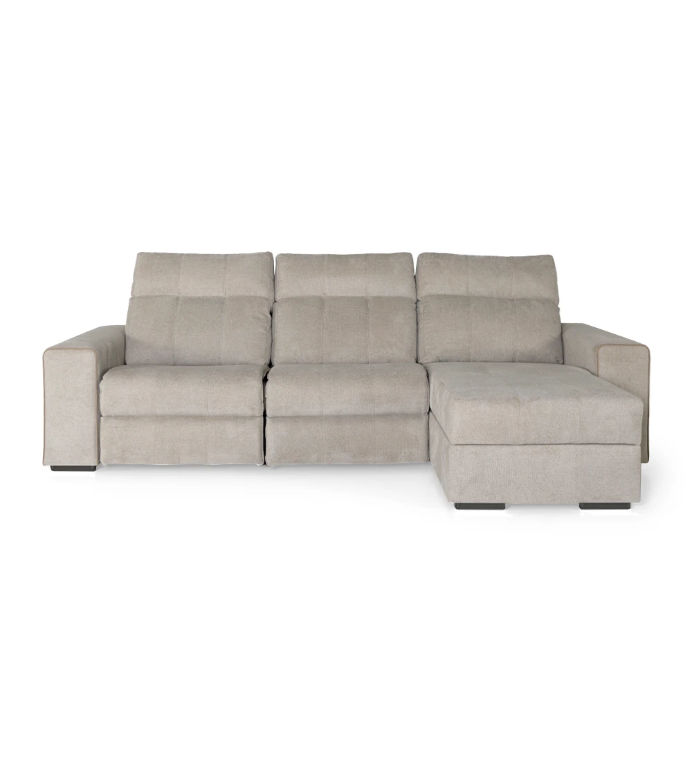 Sofá de 2 plazas con chaise longue tapizado en tejido, con sistema relax y almacenaje en la chaise longue.