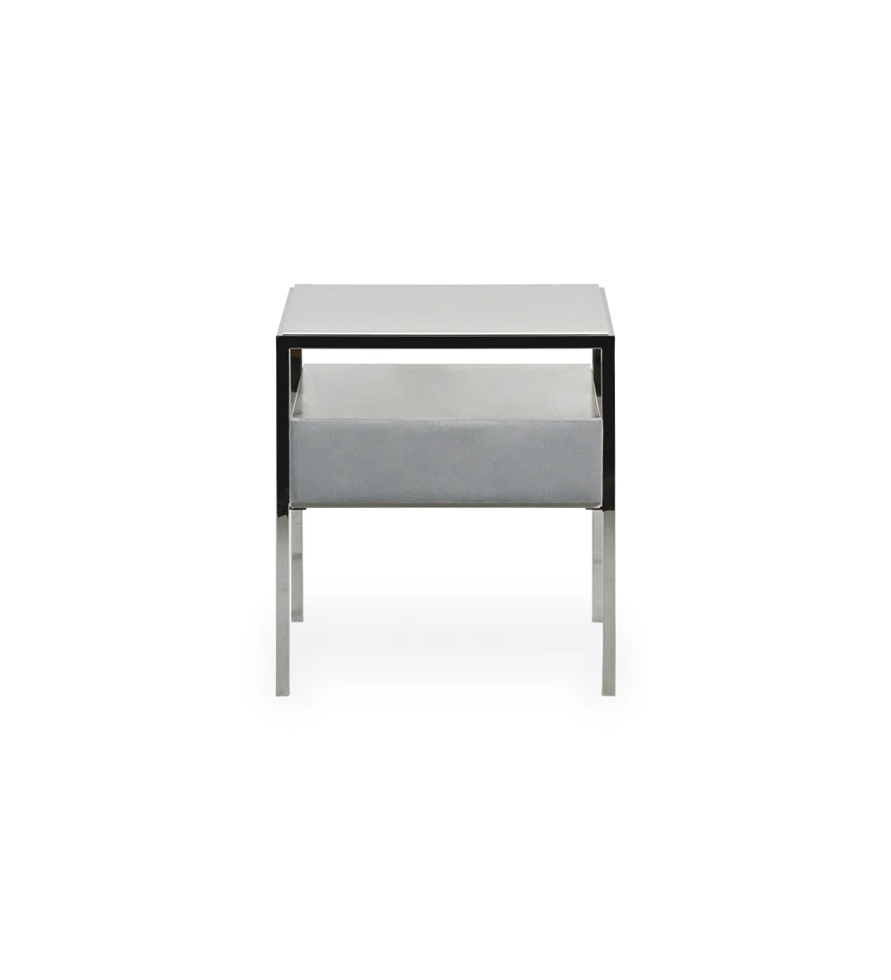 Table de chevet à 1 tiroir avec façade tapissée en tissu, plateau et module de tiroir laqués perle, pied en acier inoxydable.