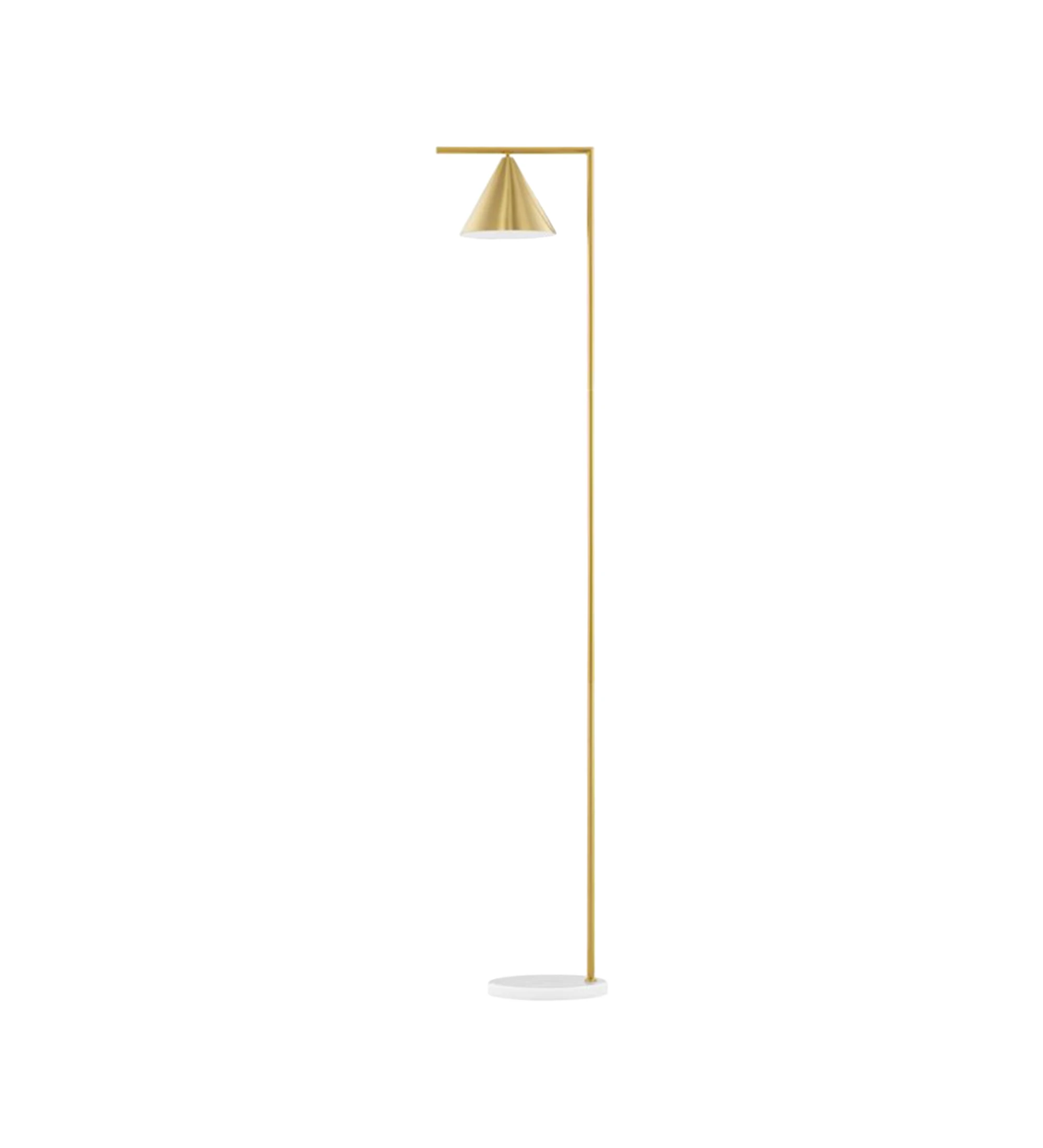 Lámpara de pie con base de mármol blanco, estructura de metal dorado y pantalla de latón dorado.