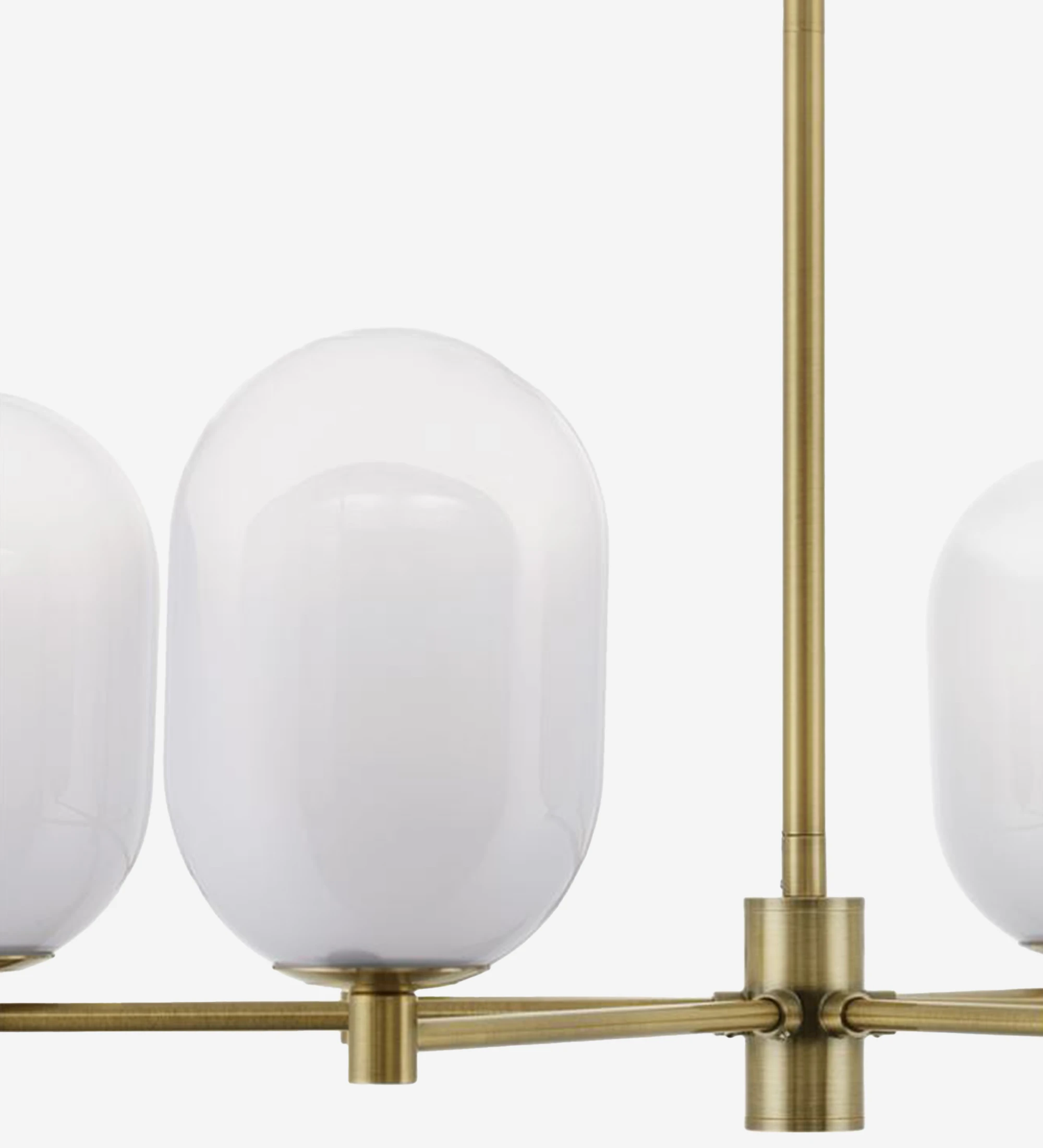 Lámpara de suspensión en metal dorado y difusores de cristal esmerilado.