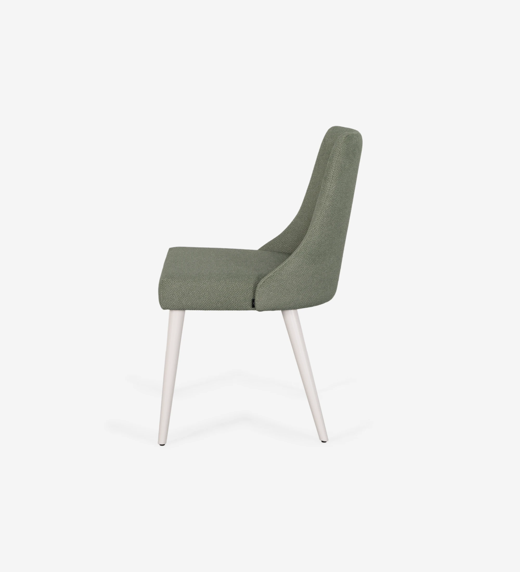 Chaise Oslo rembourré en tissu vert, pieds laqués perle.