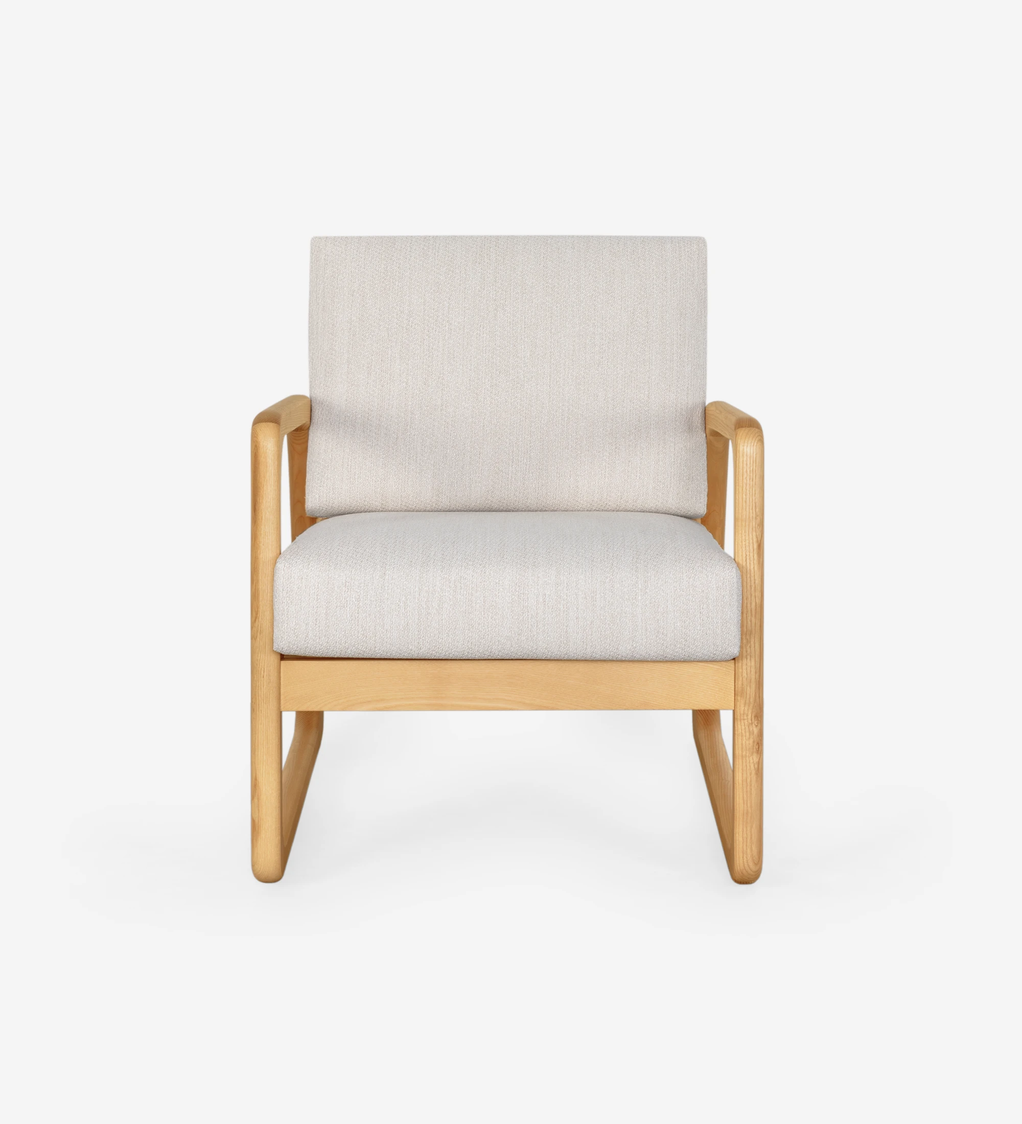 Fauteuil Antarte by IA recouvert en tissu gris clair, structure en bois naturel.