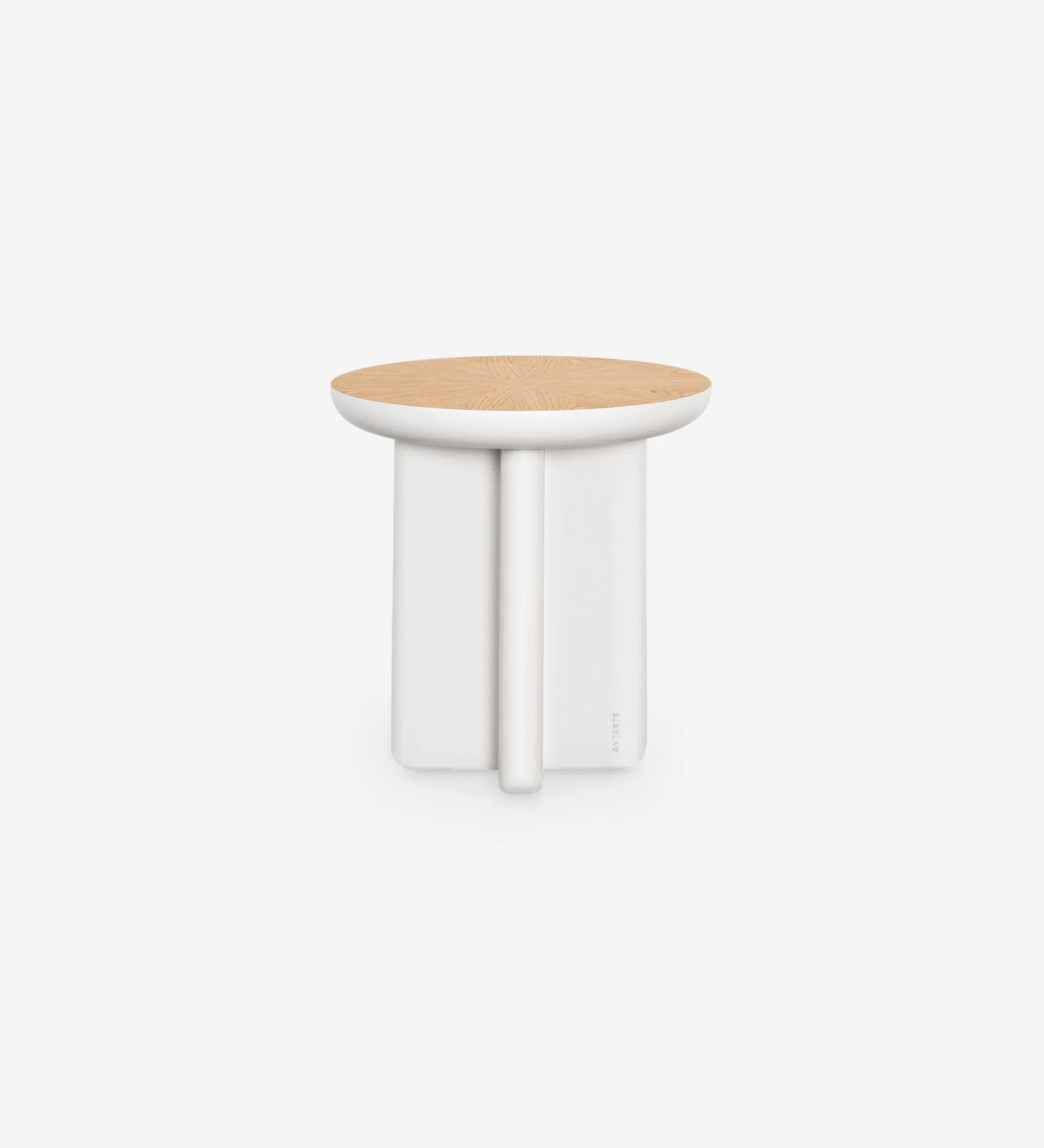 Mónaco round side table, natural oak top, pearl lacquered foot, Ø 45 cm.