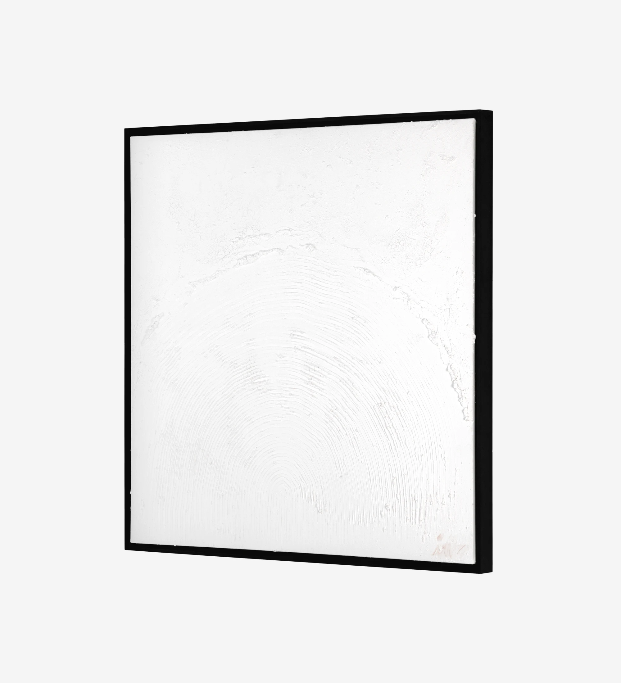 Cuadro abstracto y relieve en tonos blancos, marco de madera negro, 104 x 104 cm.