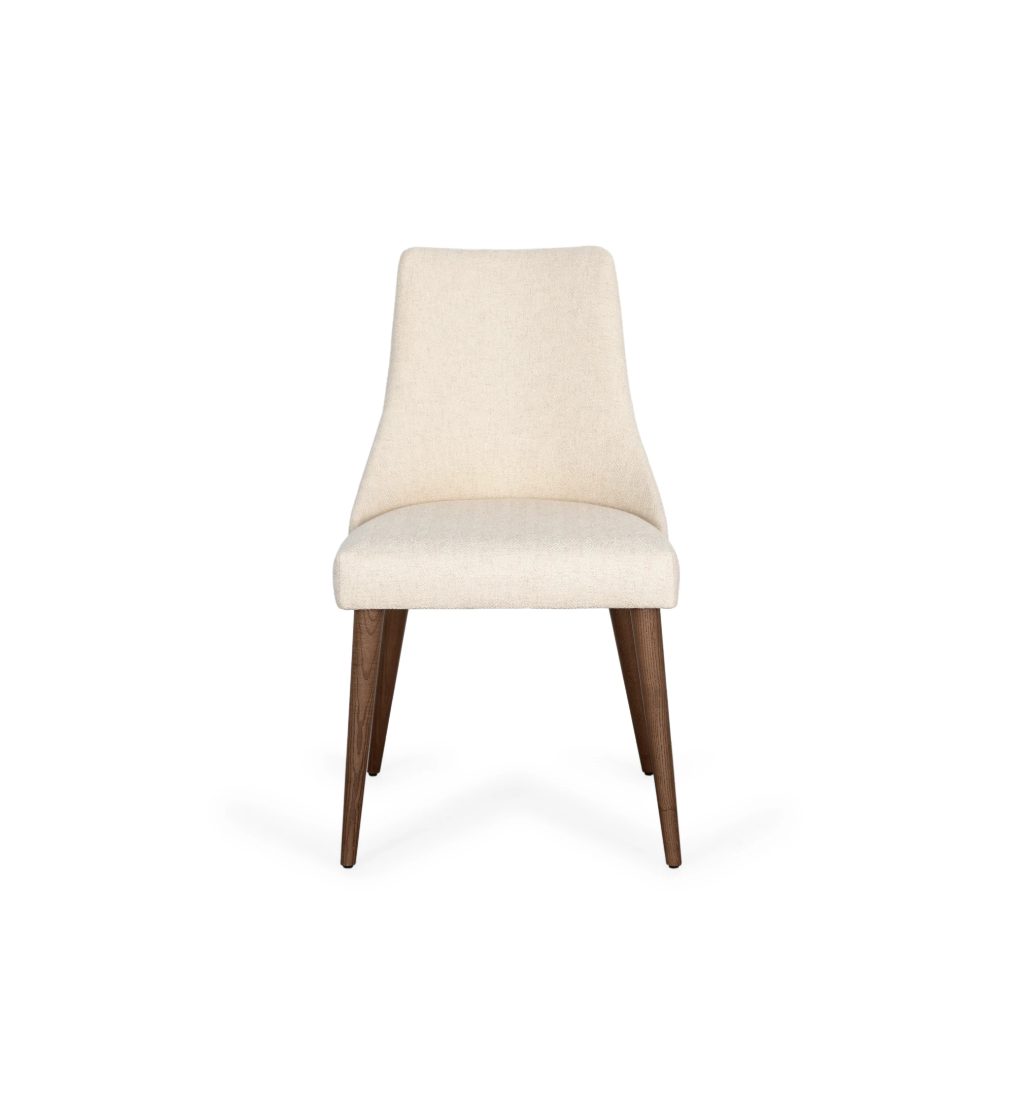 Silla Oslo tapizada en tela beige y patas de madera de nogal.