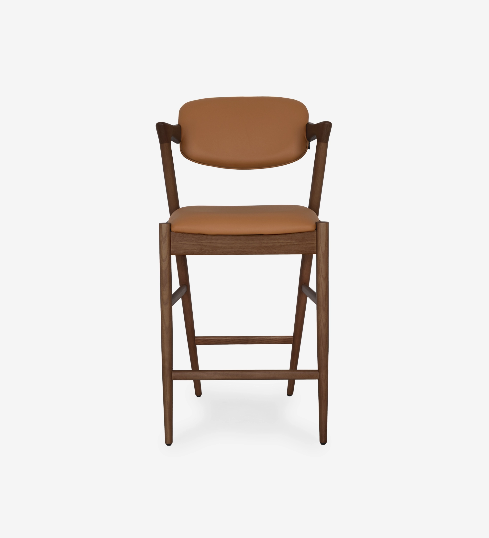 Stool in walnut-colored ash wood, with seat and back upholstered in leather.