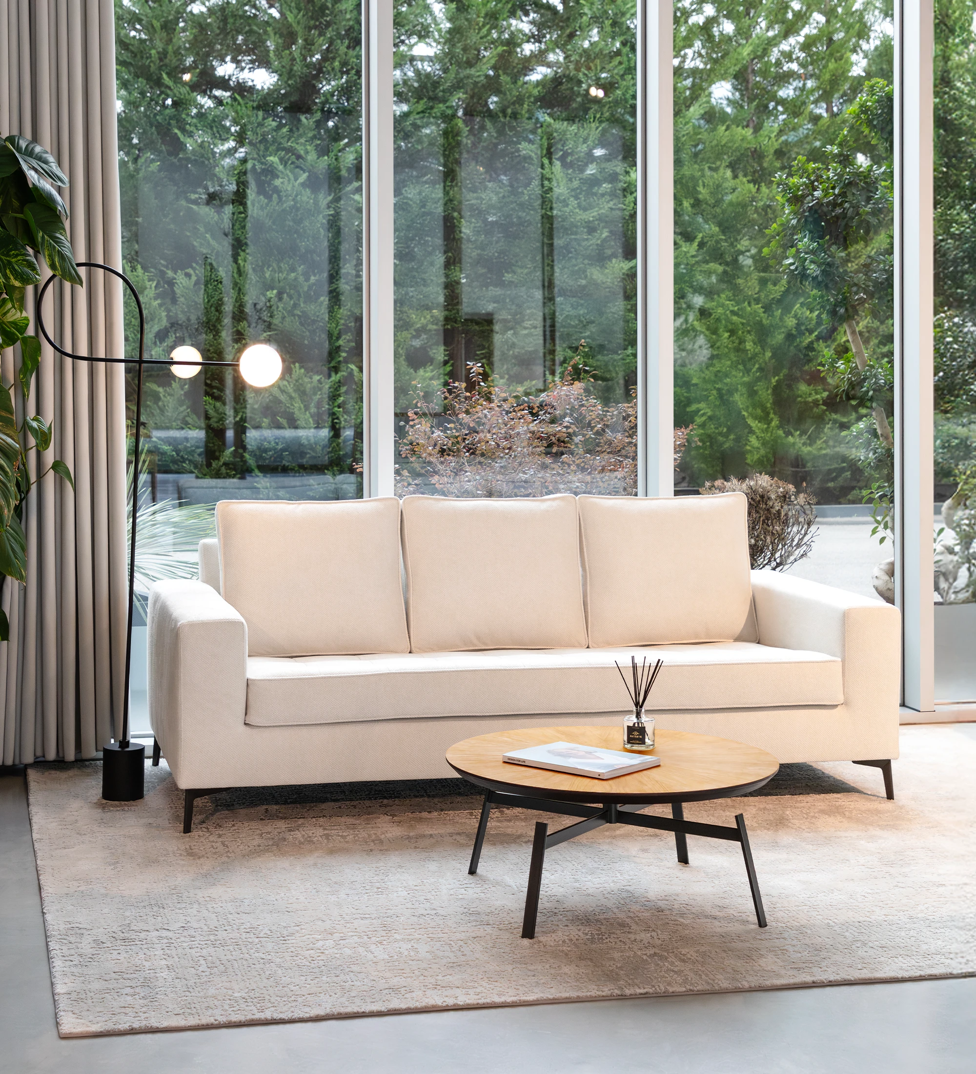 Barcelona 3-seater sofa upholstered in white fabric, black lacquered metal feet, 224 cm.