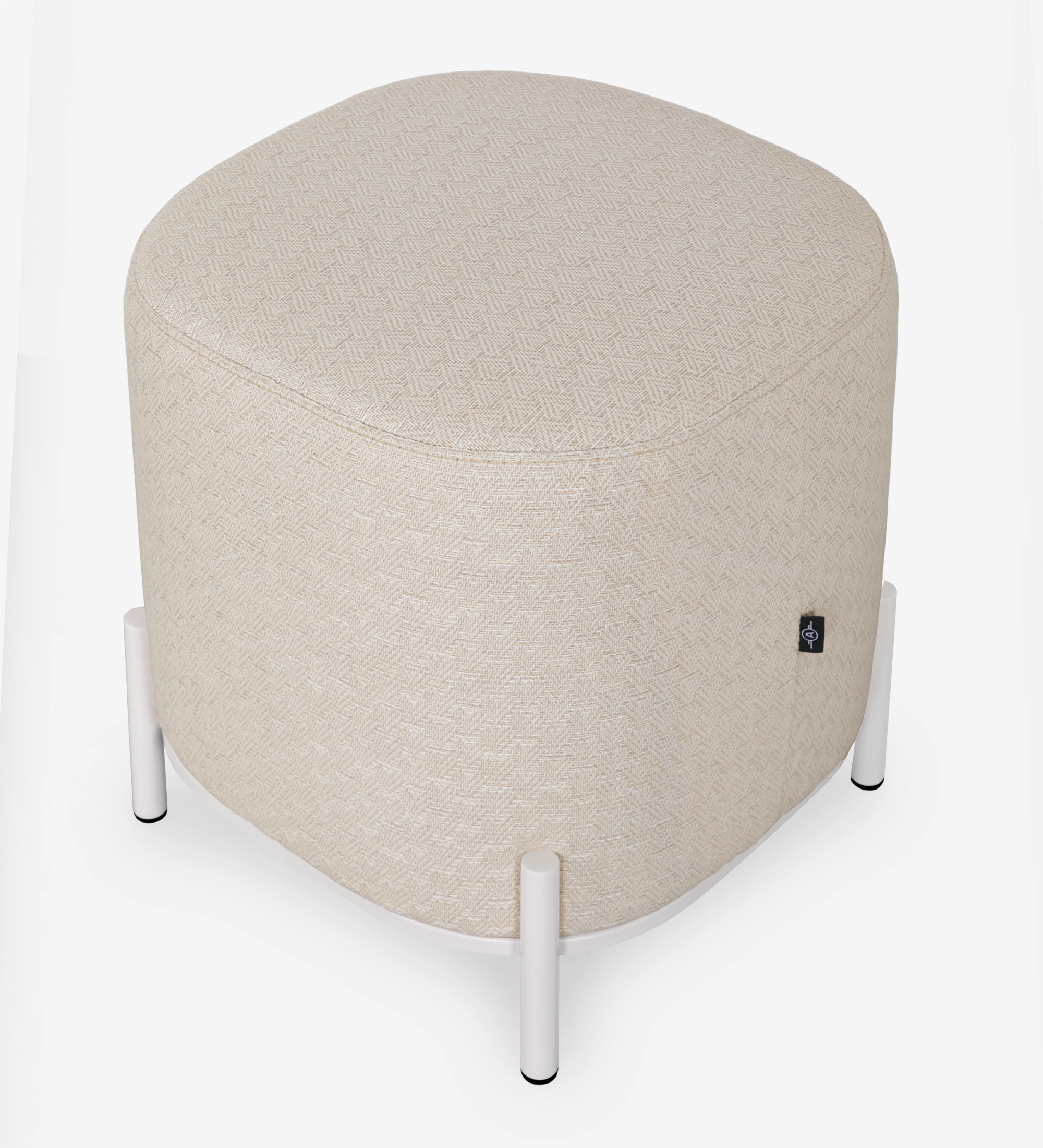Cannes square puff, upholstered in beige fabric, pearl lacquered metallic feet, 38 x 38 cm.