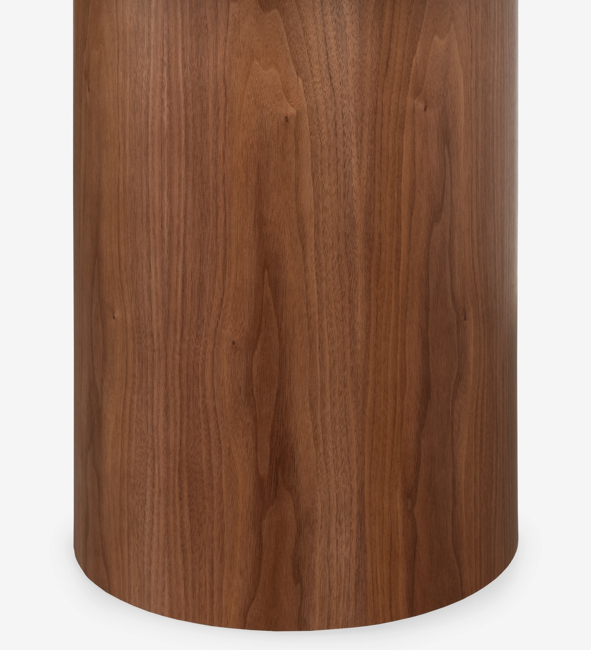 Mesa de jantar Geneve redonda Ø 130 cm, tampo espinhado e pé em nogueira natural, pormenor do tampo lacado a negro.