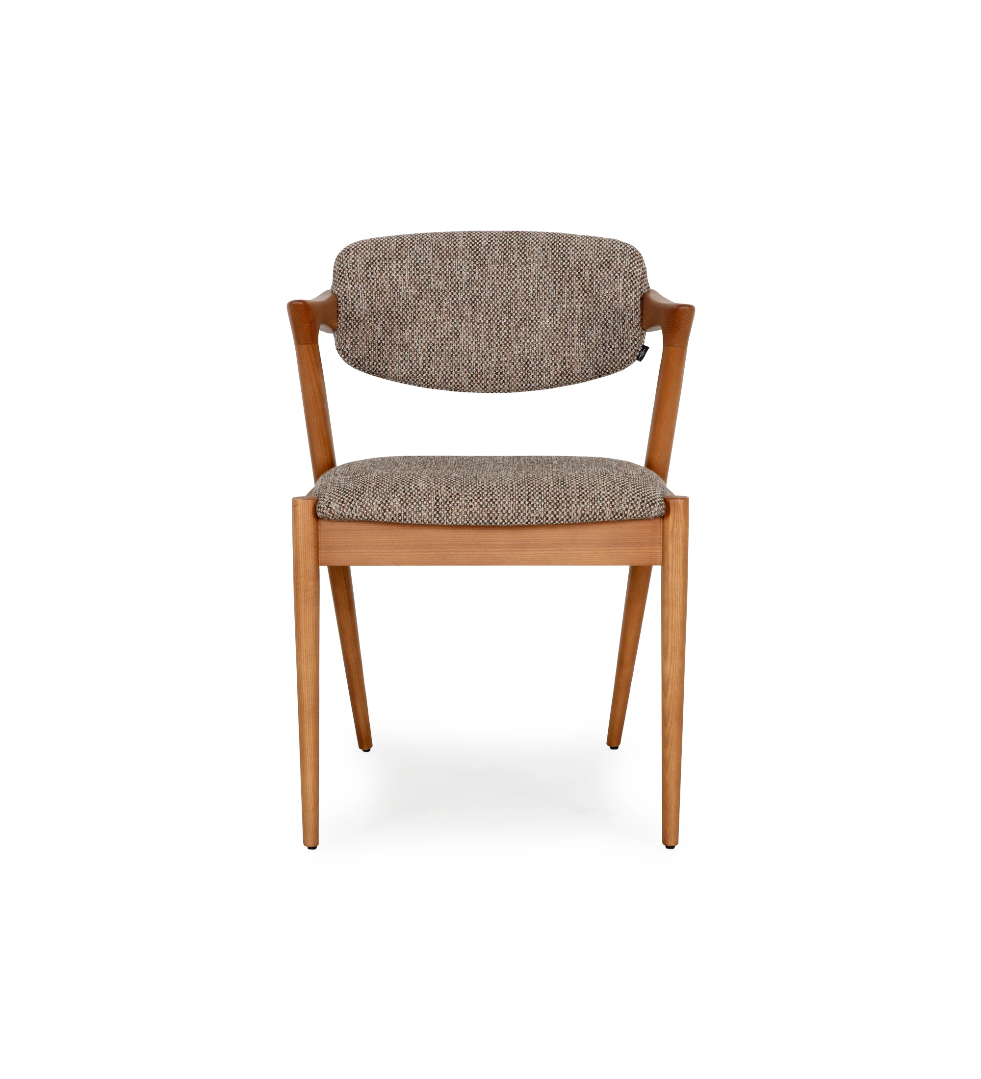 Silla de madera de fresno color miel, con asiento y respaldo tapizados en tejido multicolor, principalmente en tonos marrones y beige.