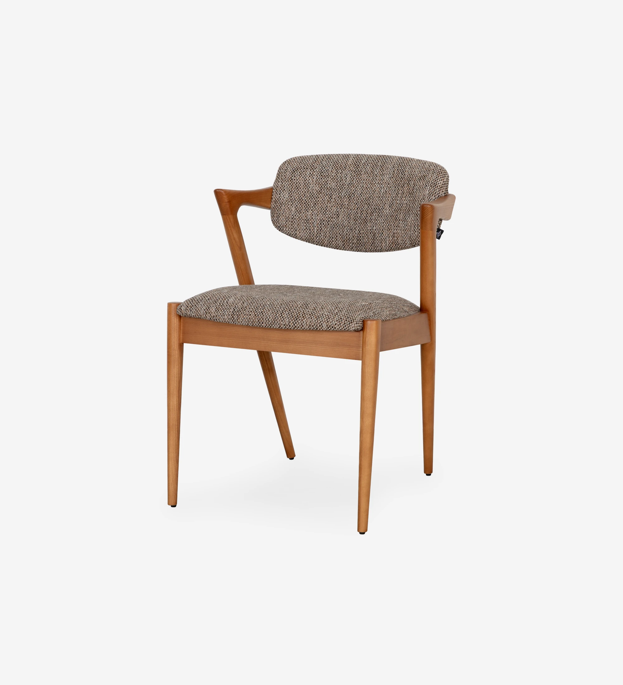Chaise en frêne couleur miel, avec assise et dossier rembourrés en tissu multicolore, principalement dans les tons bruns et beige.
