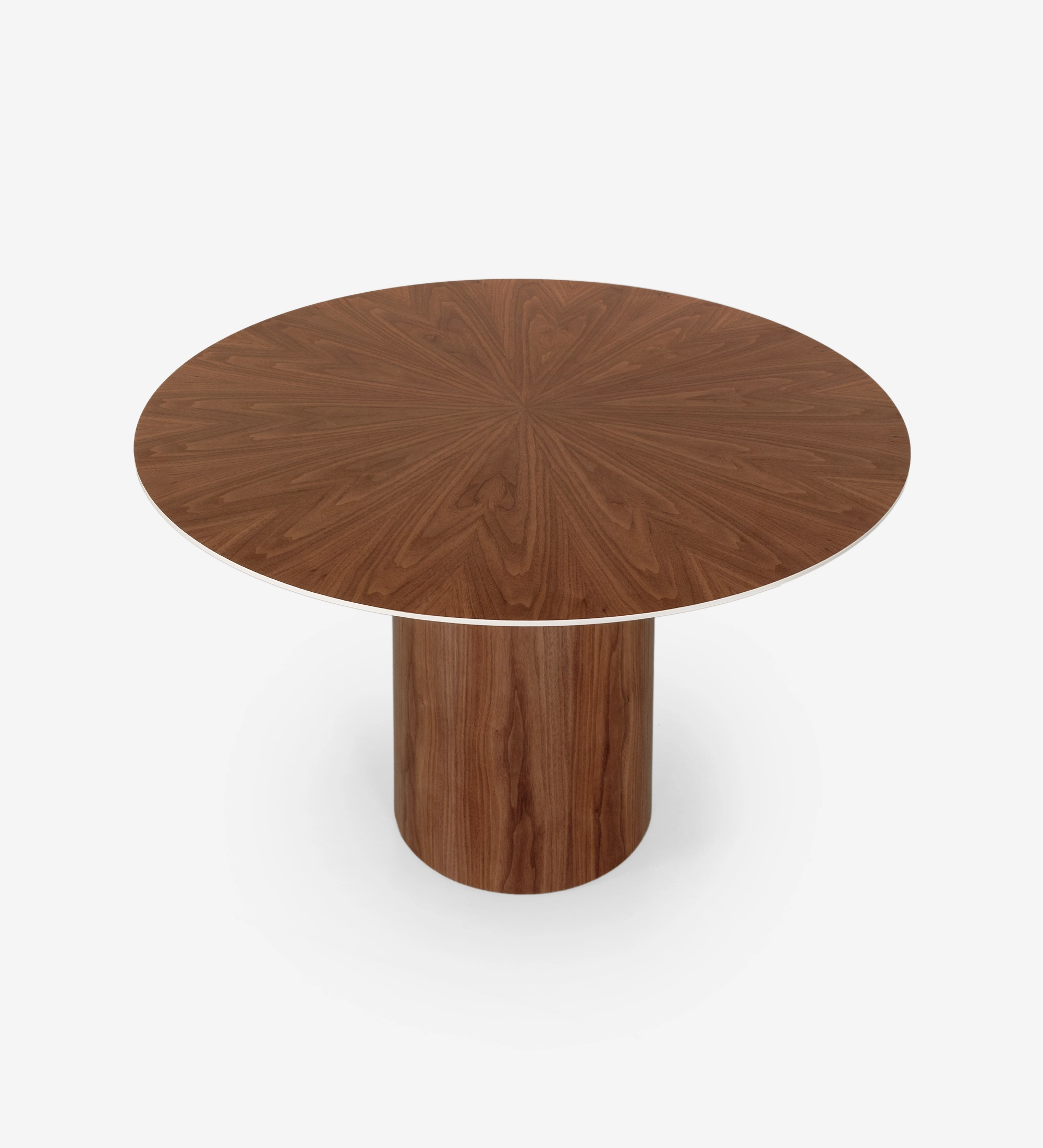 Mesa de jantar Geneve redonda Ø 130 cm, tampo espinhado e pé em nogueira natural, pormenor do tampo lacado a pérola.