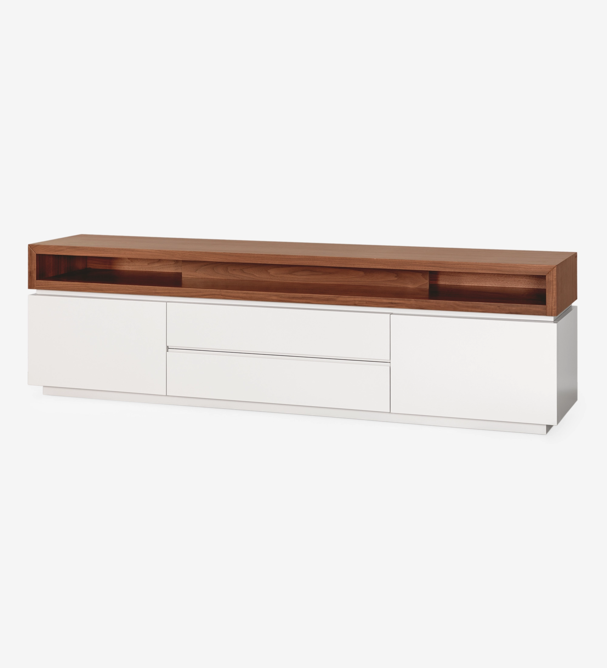 Móvel TV Nice com estrutura lacada a pérola e módulo superior em nogueira natural, 235 x 67,5 cm.