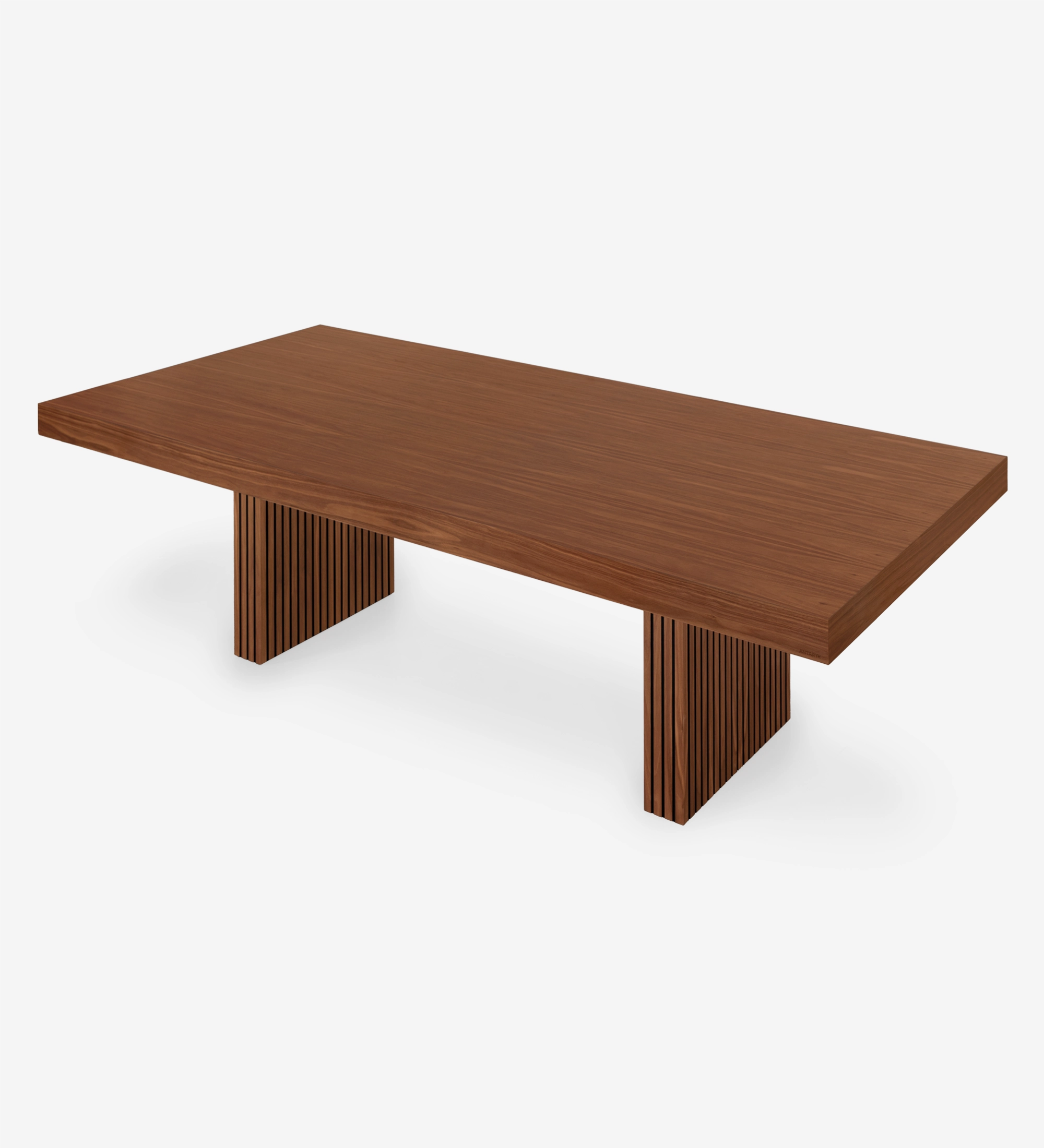 Mesa de comedor Cannes rectangular 250 x 110 cm, en nogal natural, pies con frisos.