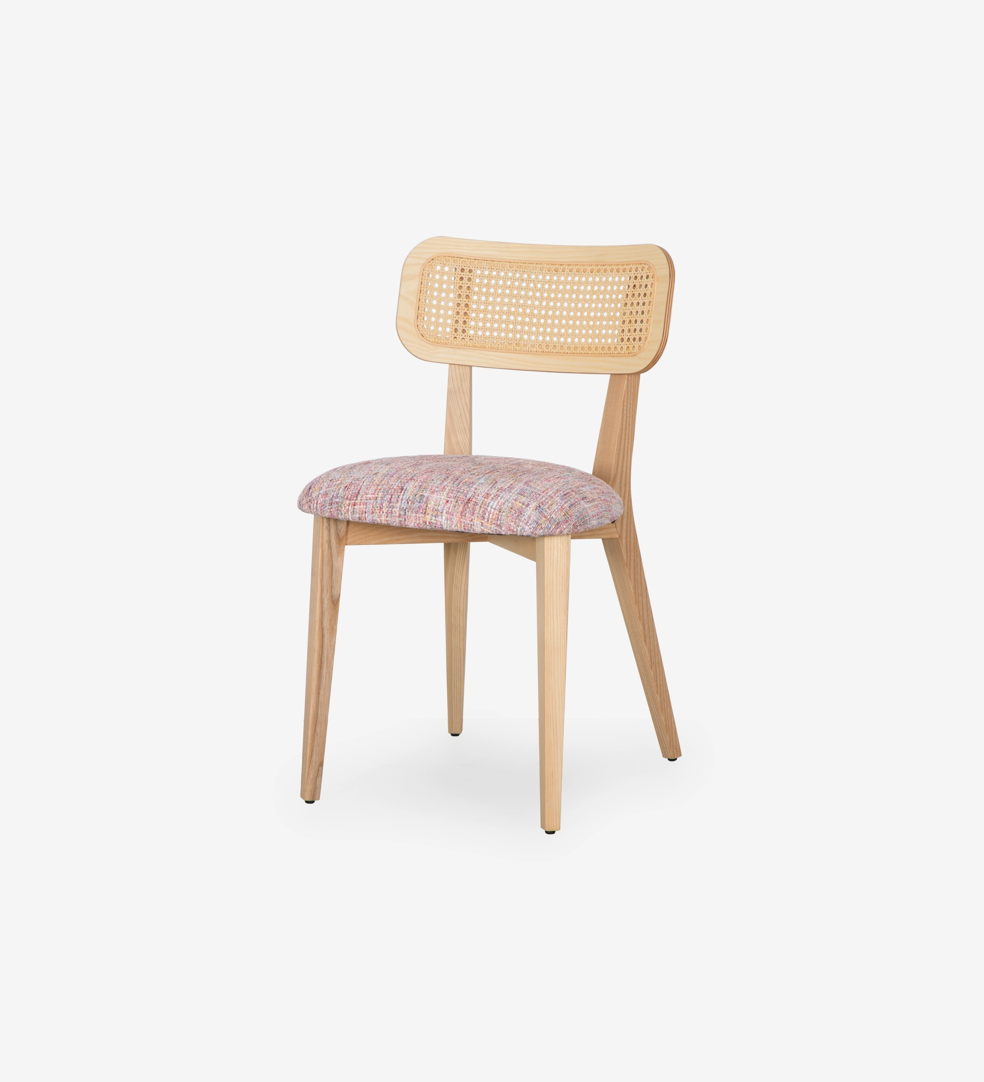 Cadeira de madeira, com pormenor de rattan nas costas e assento estofado a tecido multicolor, primariamente magenta.