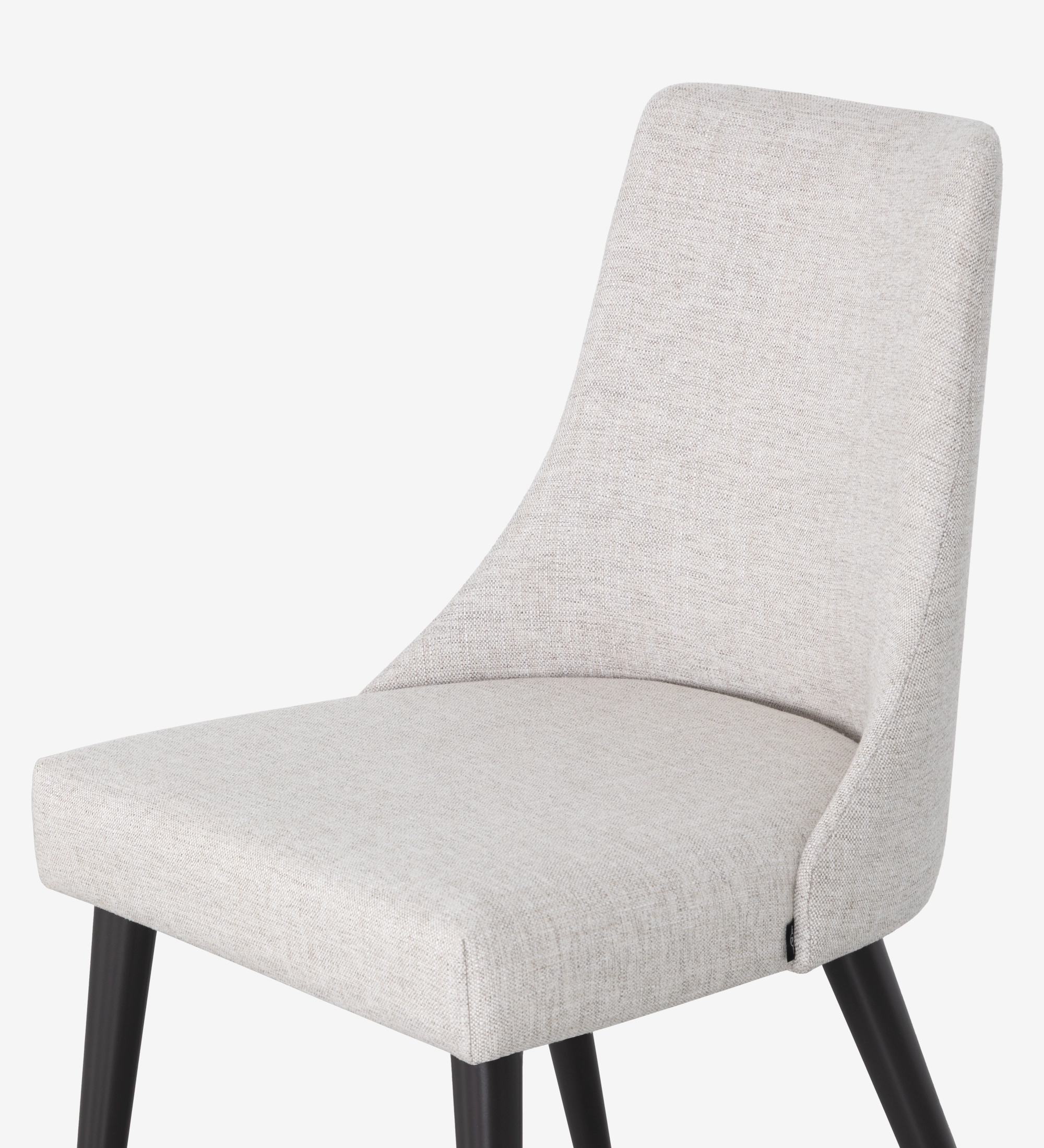 Cadeira Oslo, estofo cinza e pés pretos, ideal para salas de jantar