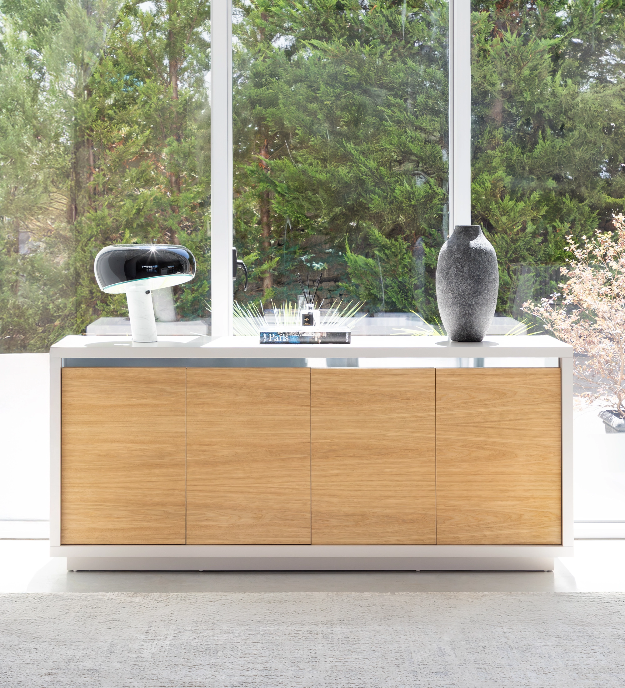 Aparador Londres em carvalho natural com 4 portas, design elegante para salas de jantar