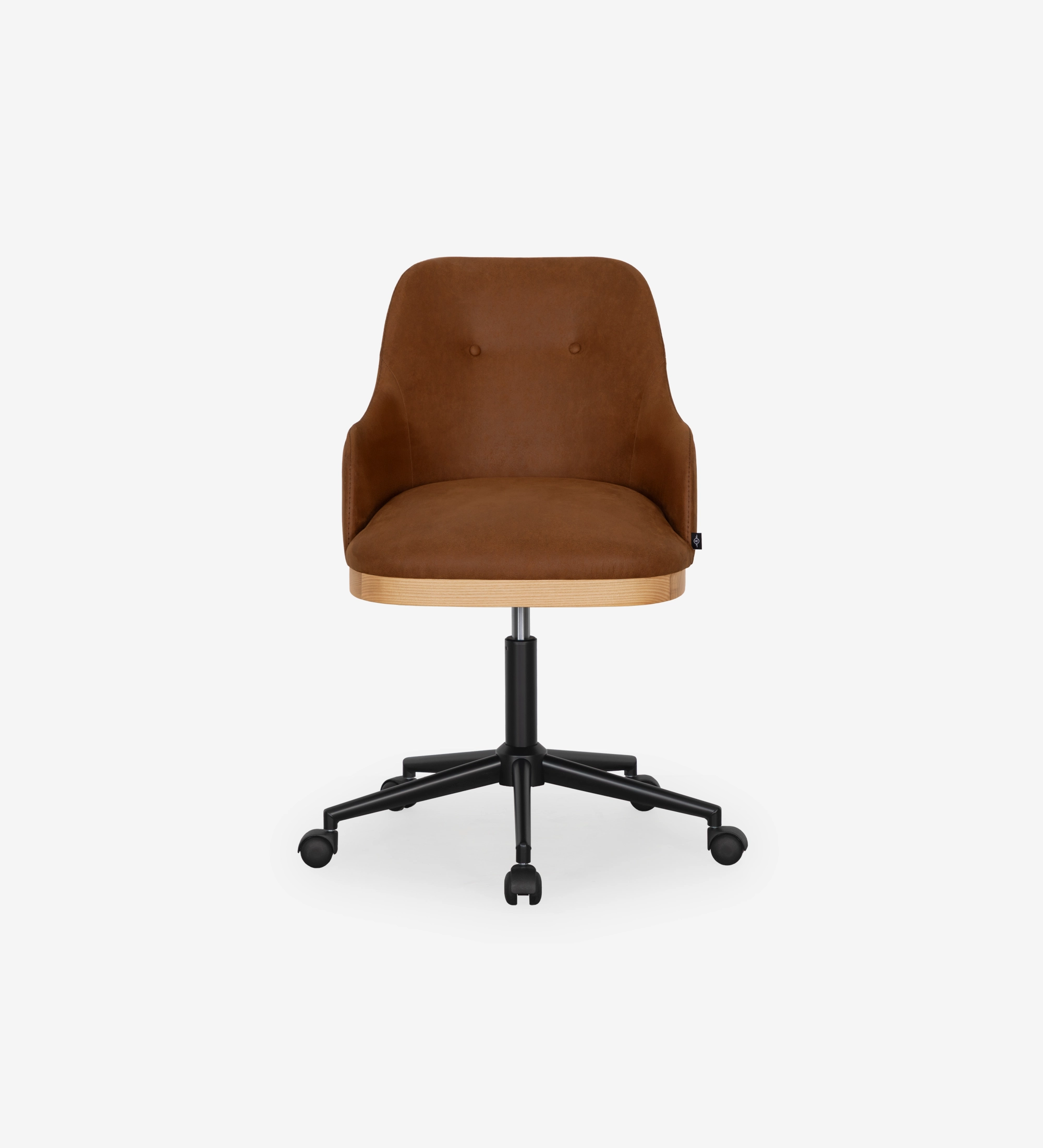 Silla giratoria tapizada en tejido marrón con detalle de madera color natural.