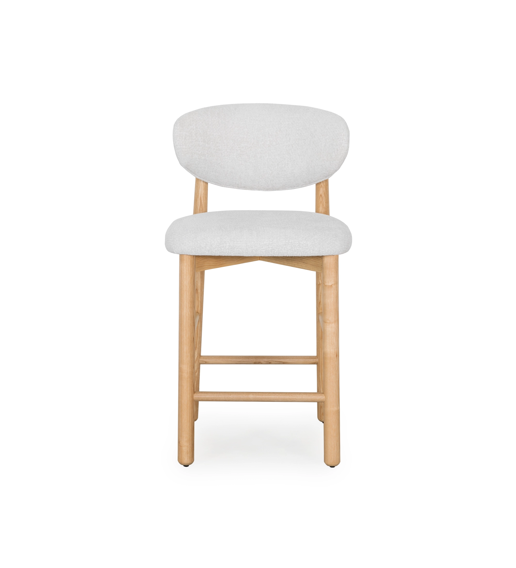 Taburete en madera de fresno en color natural, con asiento y respaldo tapizados en tela perla.