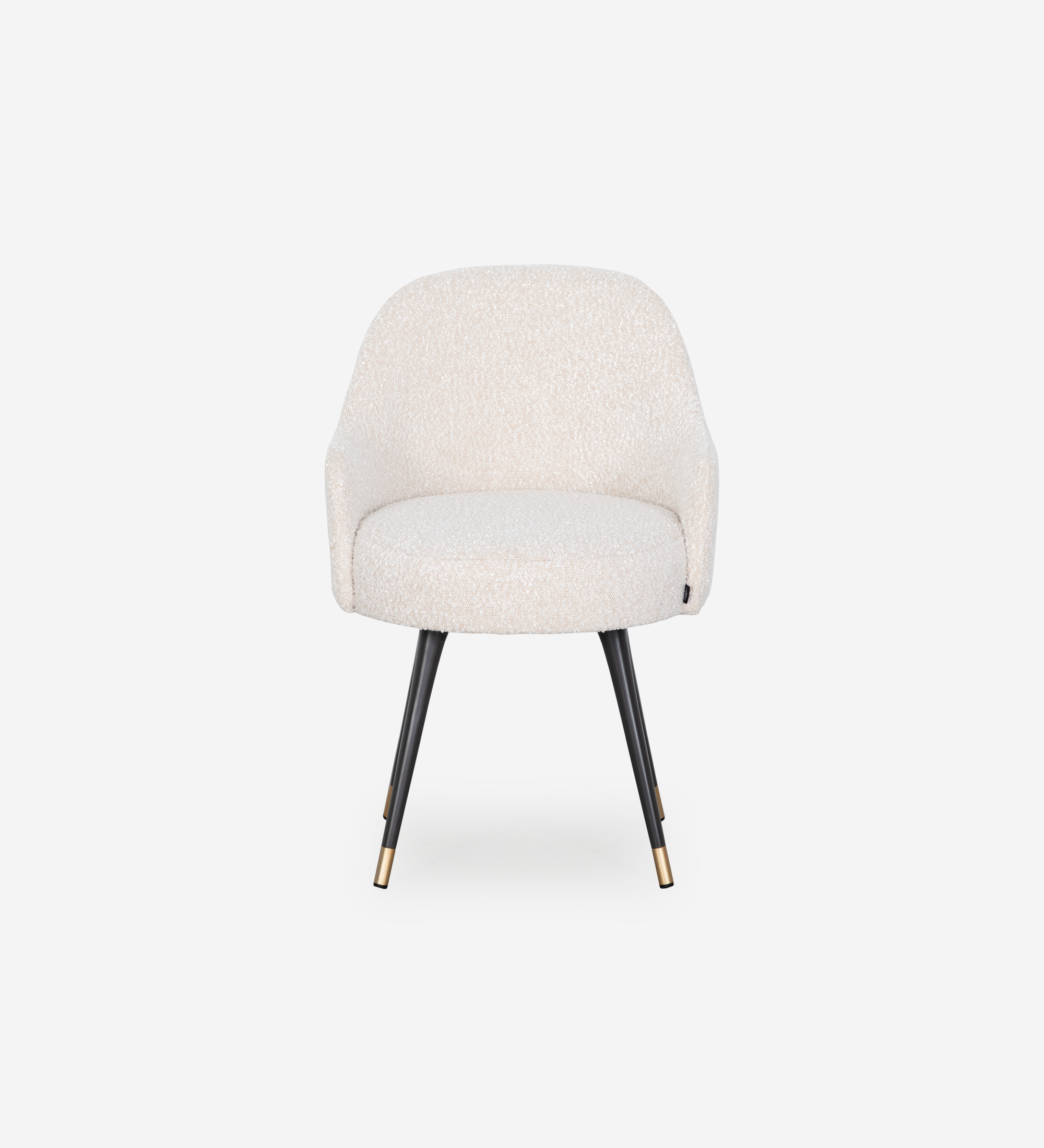 Silla giratoria tapizada en tejido perla con pies lacados en negro y detalles dorados.