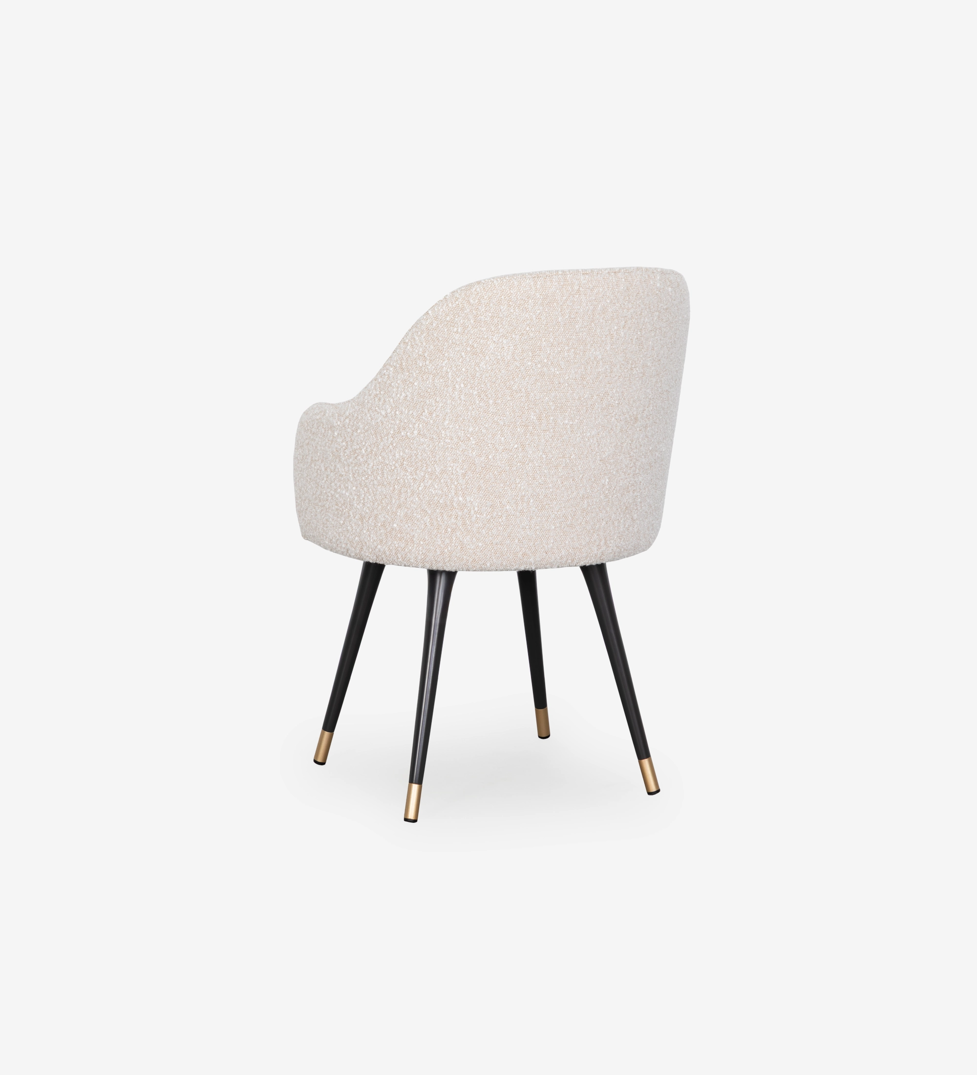 Silla giratoria tapizada en tejido perla con pies lacados en negro y detalles dorados.