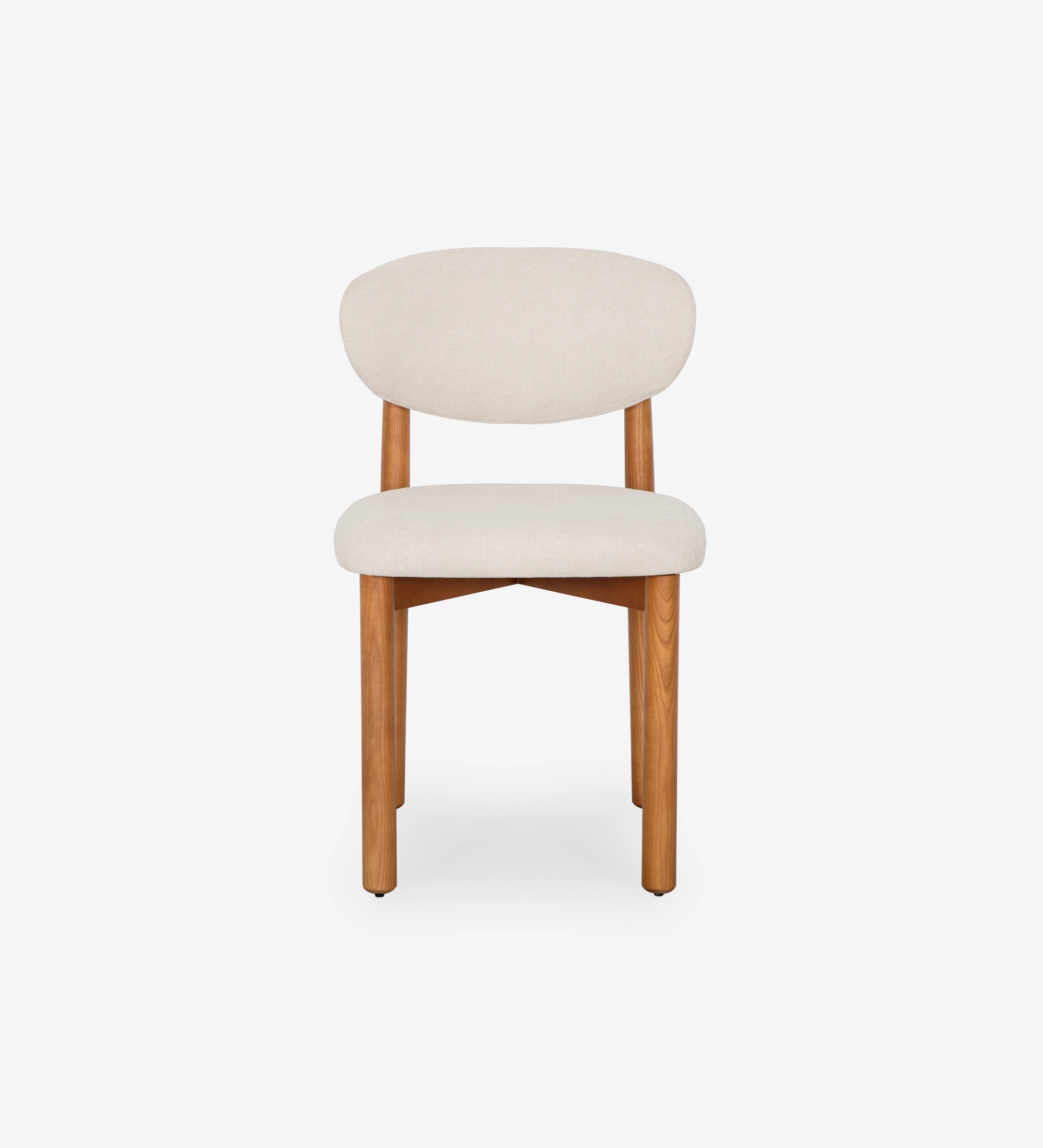 Chaise en bois de frêne couleur miel, avec assise et dossier rembourrés en tissu perle.