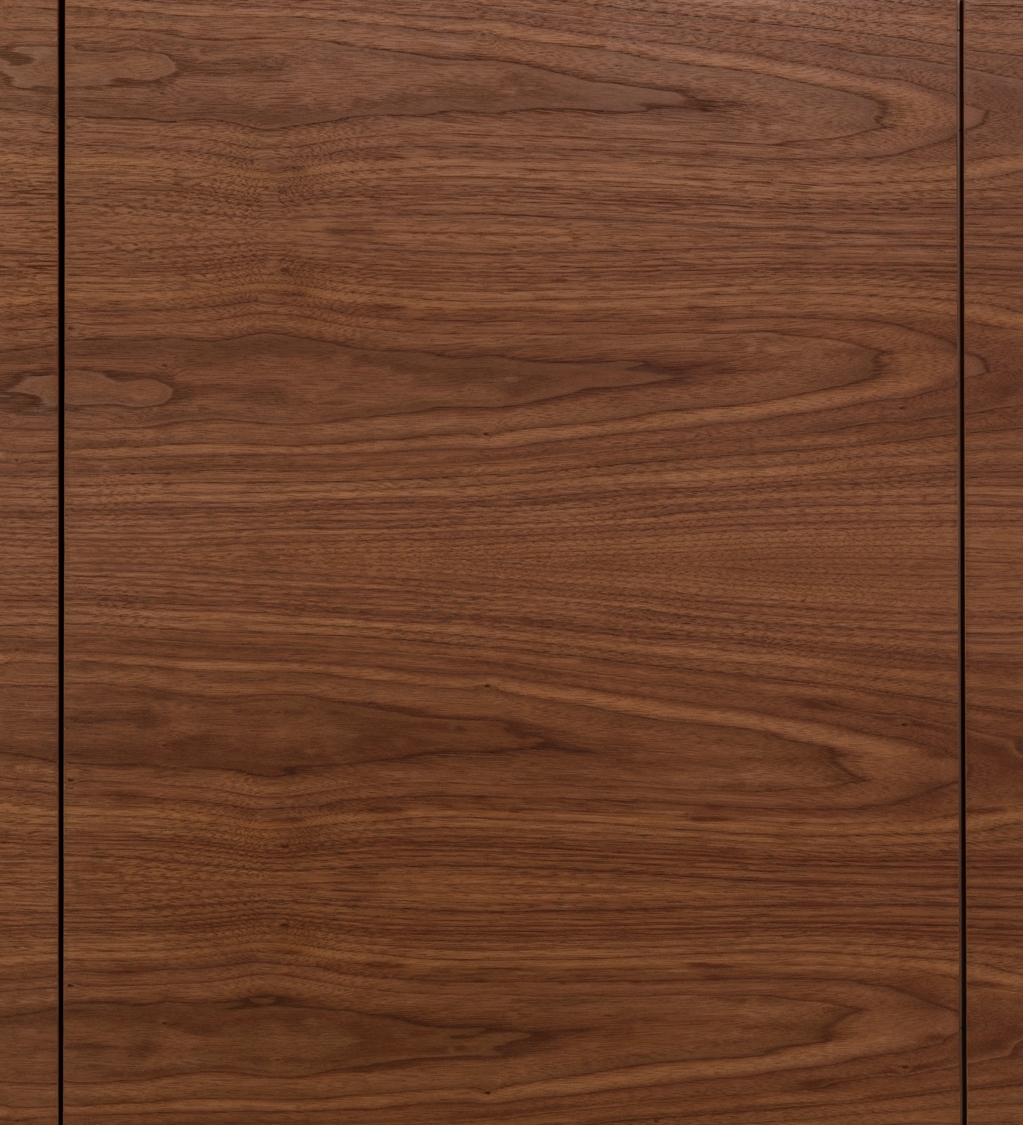 Sideboard with 4 doors in natural walnut, 2 drawers, glass top and pearl lacquered structure.