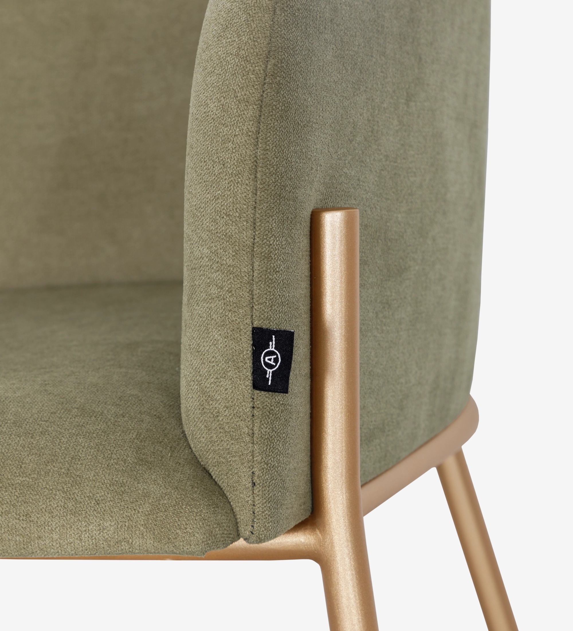Chaise Cannes en tissu vert olive, piètement métallique doré, gros plan