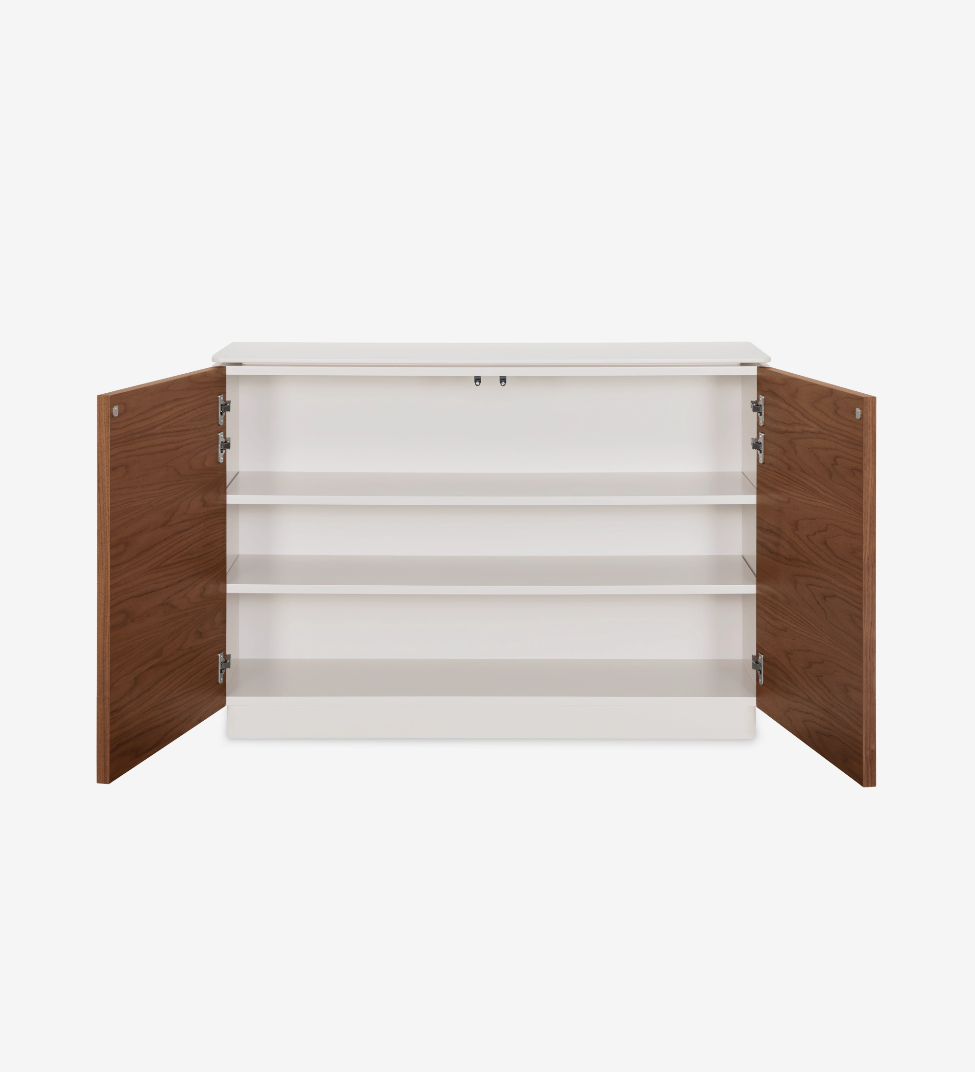 Zapatera Geneve blanca con puertas de madera y tres estantes interiores