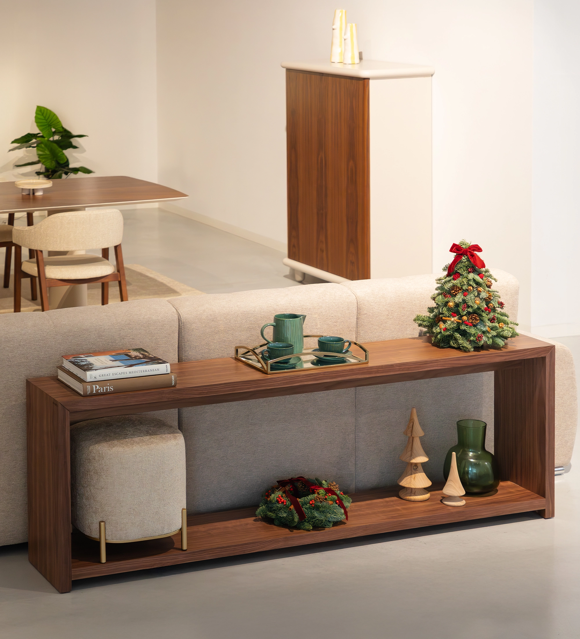 Console in natural walnut