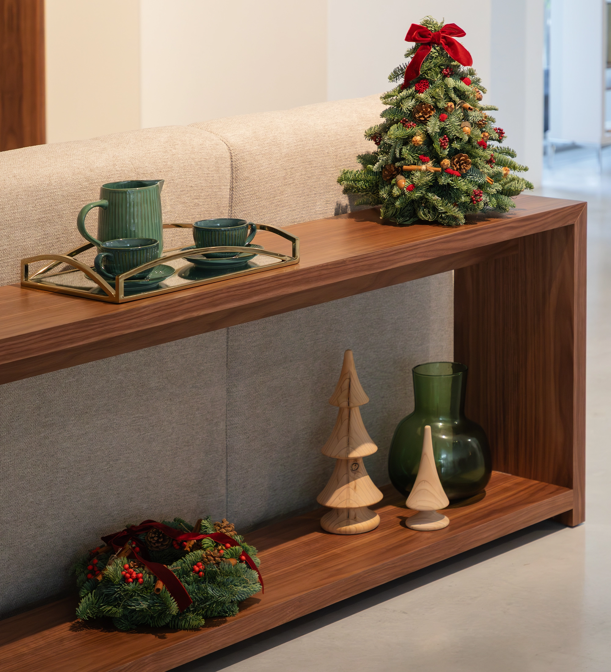 Console in natural walnut
